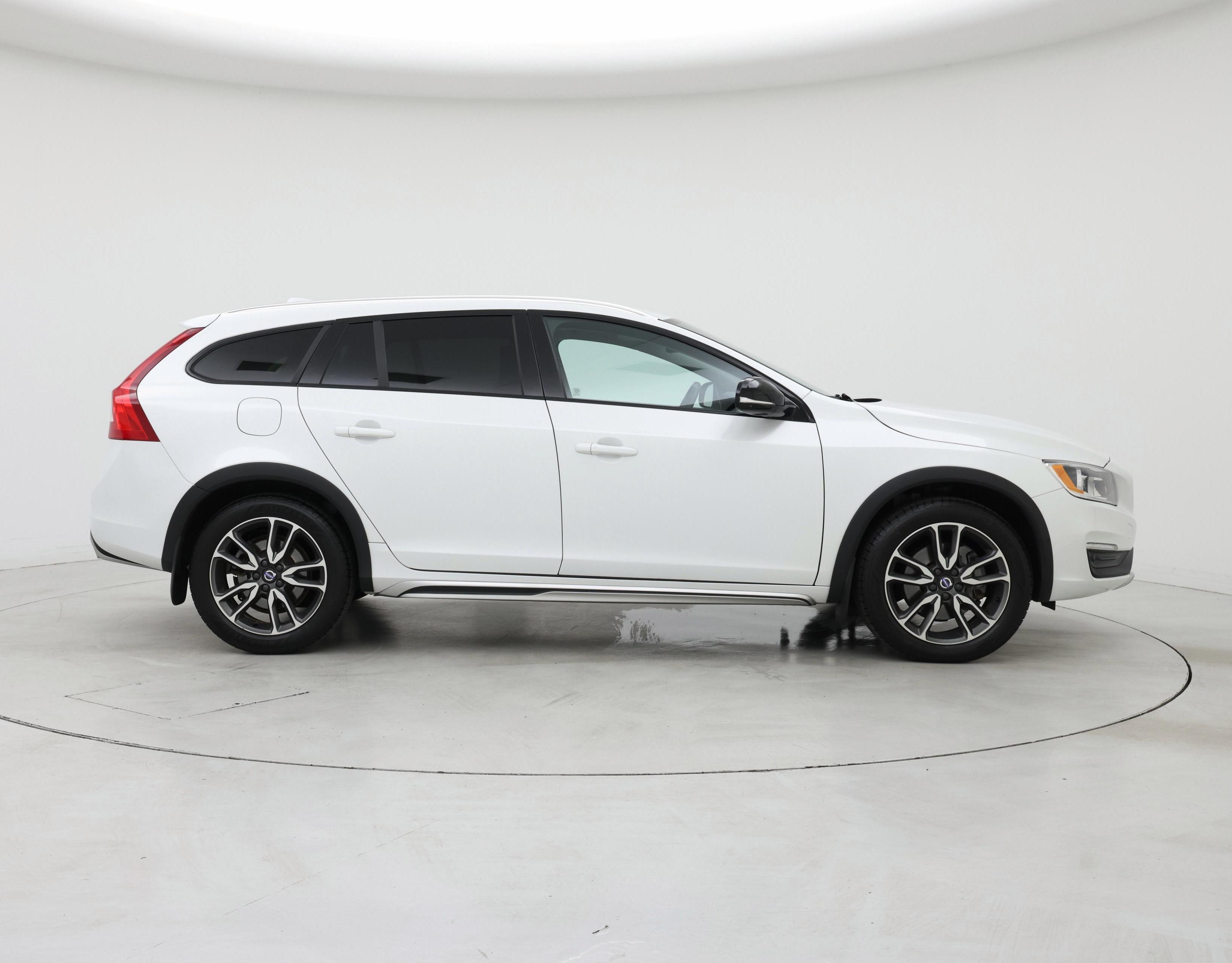 Thumbnail: 2017 Volvo S60 - 7