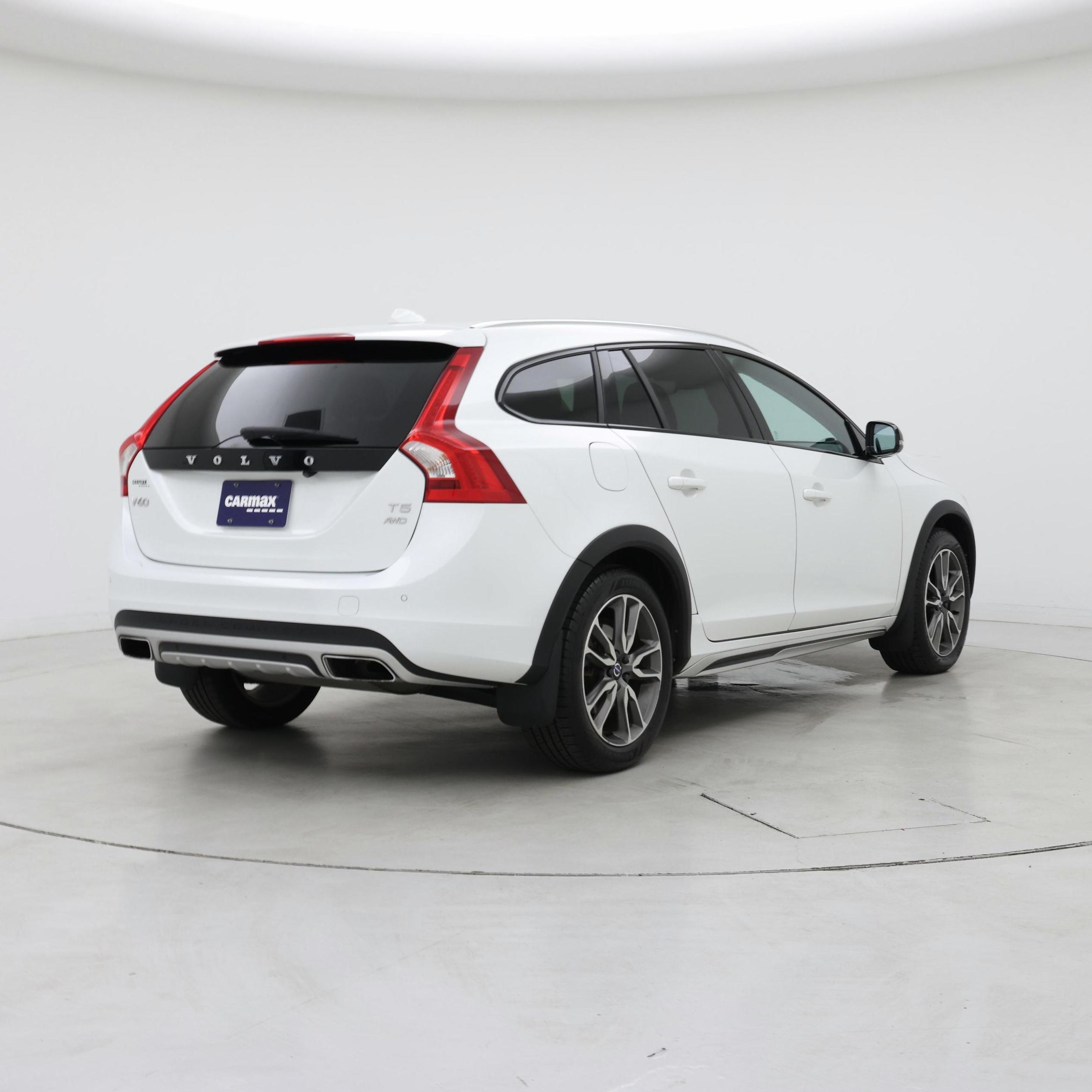 Thumbnail: 2017 Volvo S60 - 8