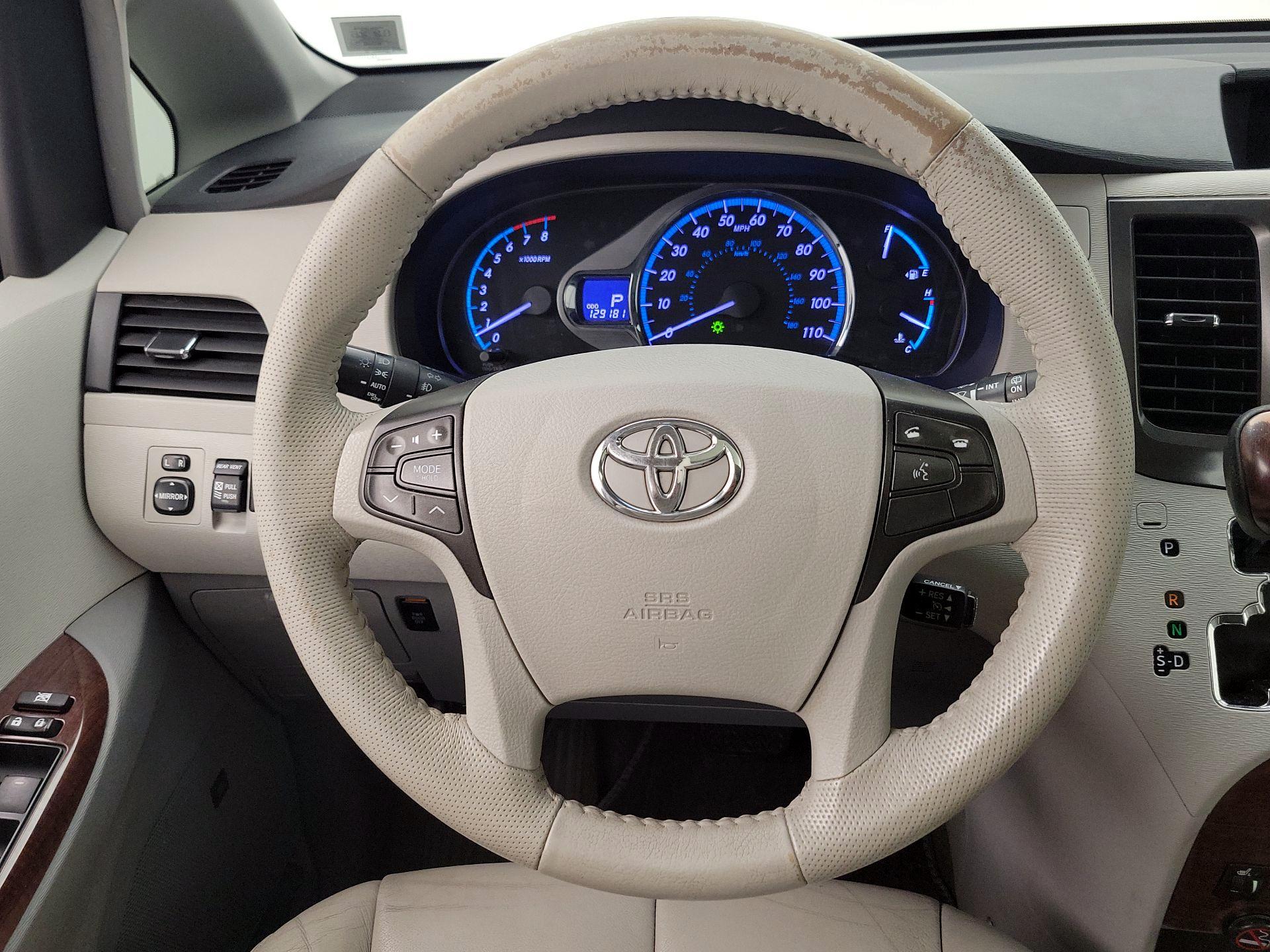 Thumbnail: 2014 Toyota Sienna - 10