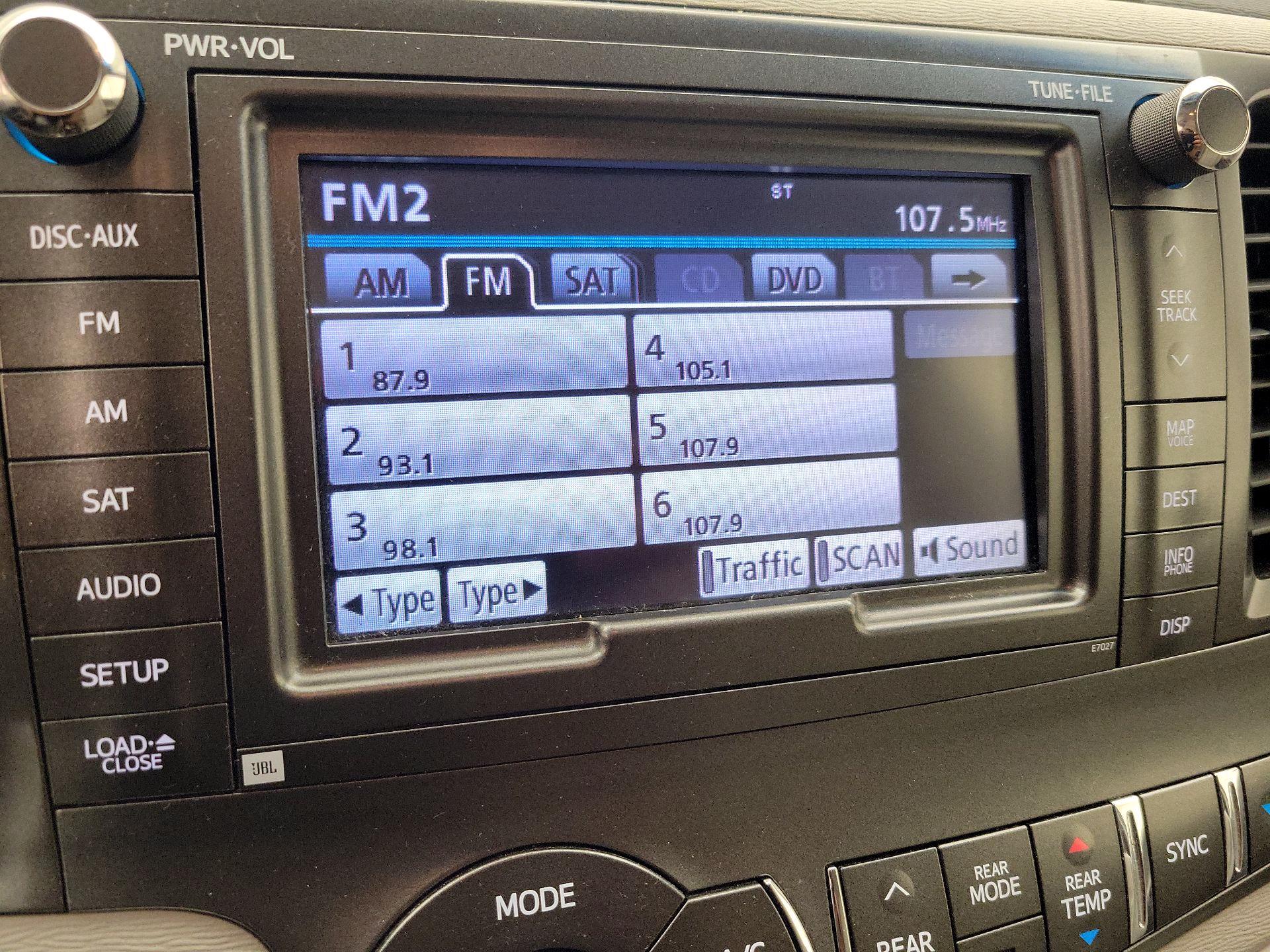 Thumbnail: 2014 Toyota Sienna - 16