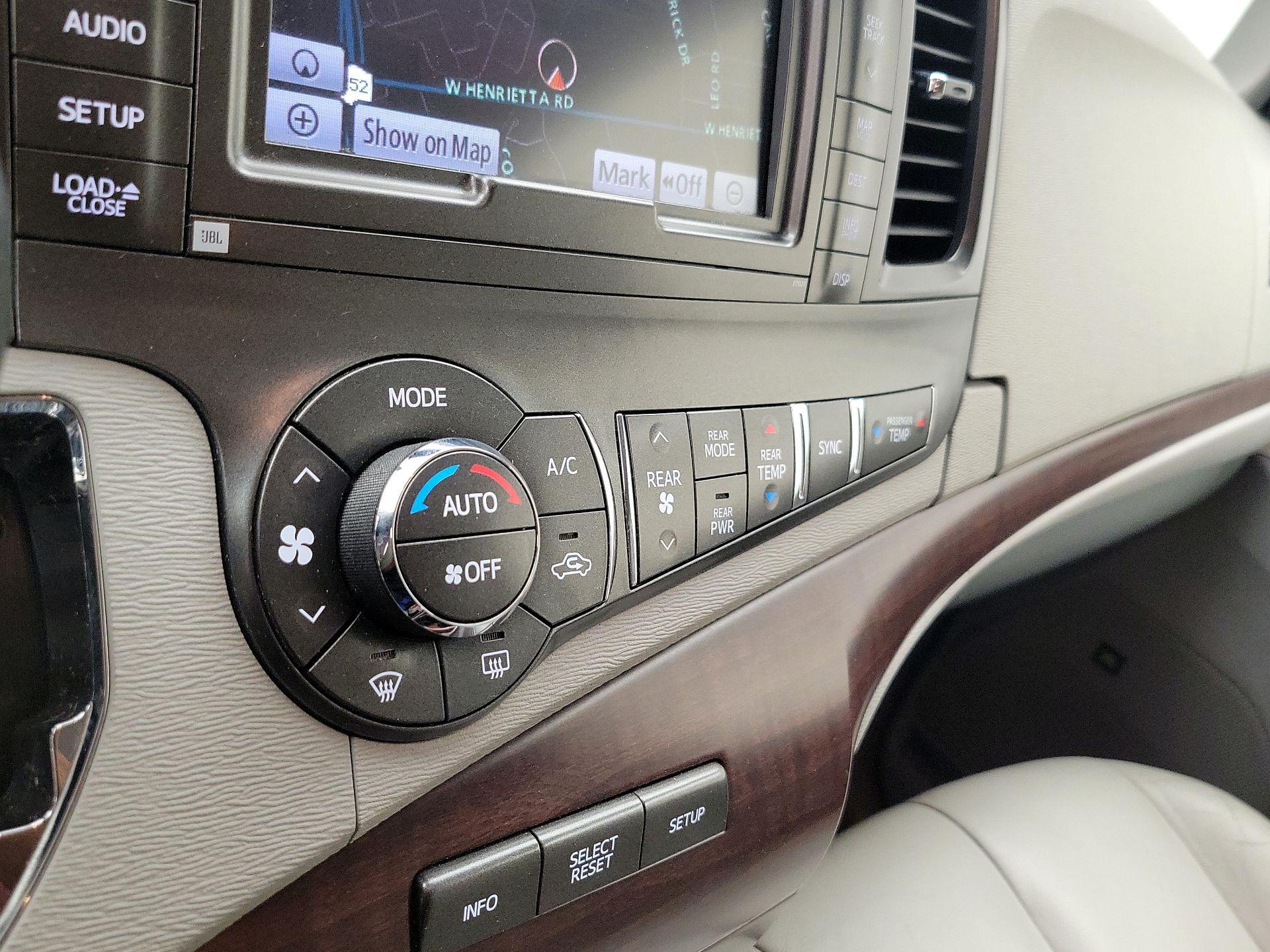 Thumbnail: 2014 Toyota Sienna - 17