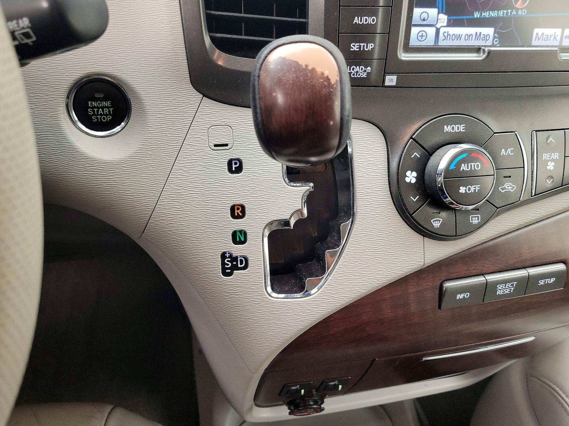 Thumbnail: 2014 Toyota Sienna - 18