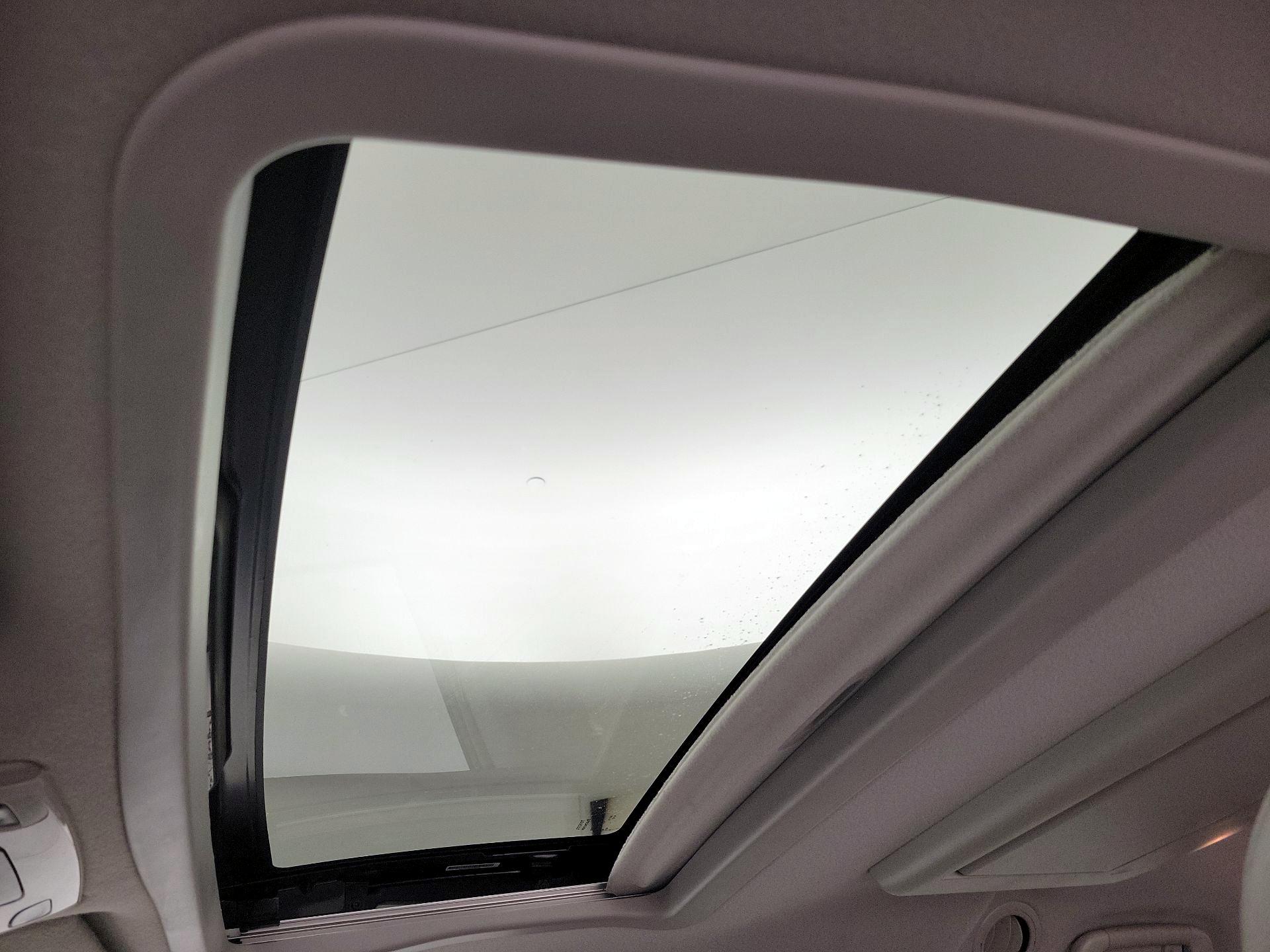 Thumbnail: 2014 Toyota Sienna - 20