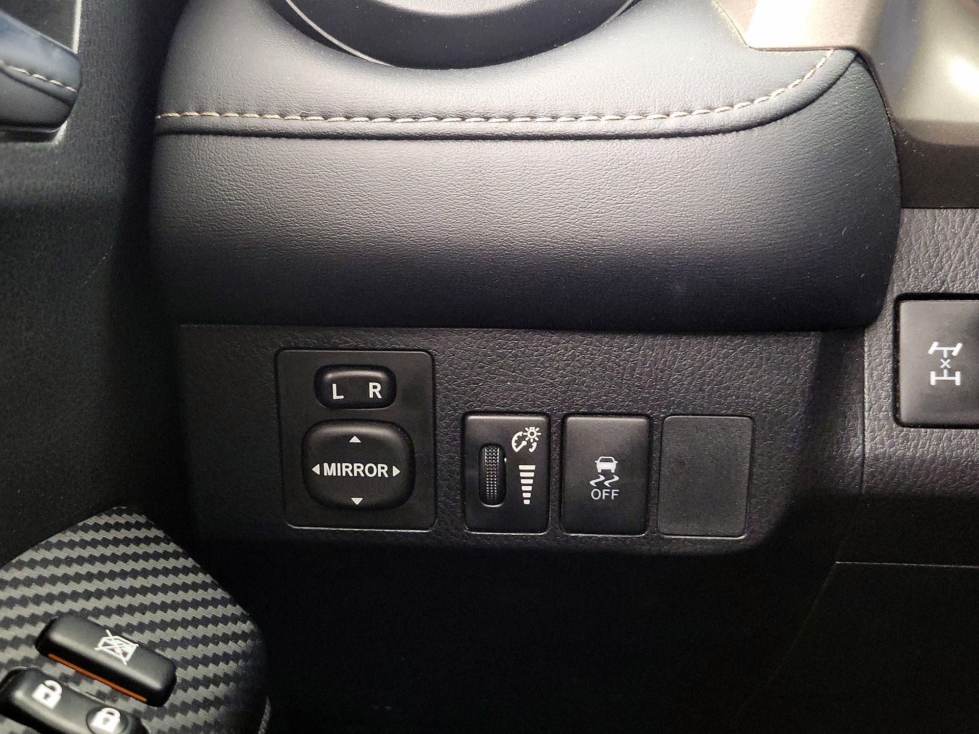 Thumbnail: 2015 Toyota RAV4 - 13