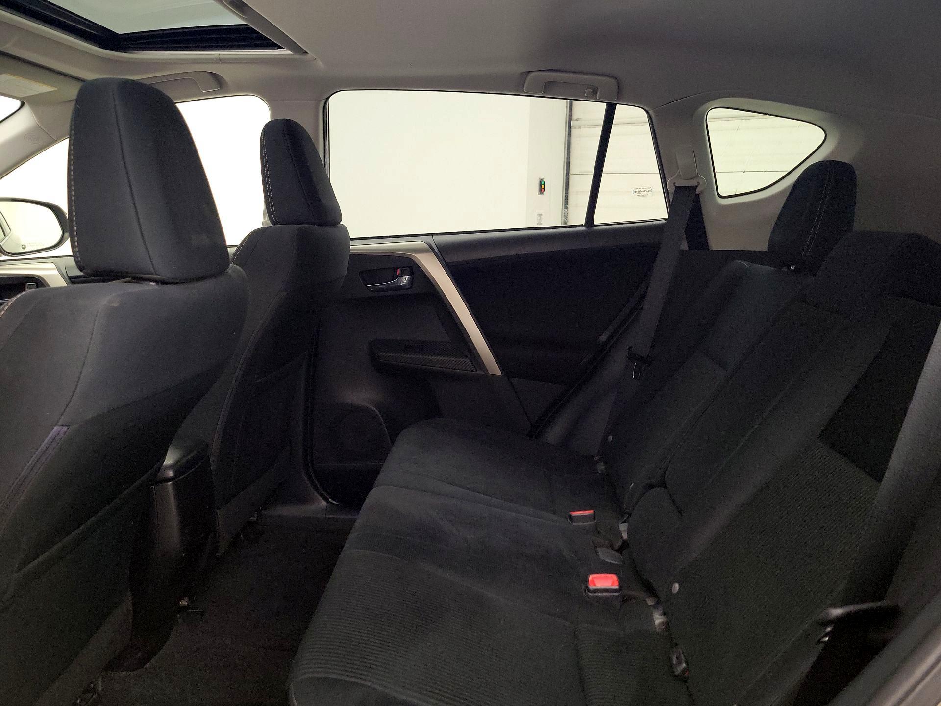 Thumbnail: 2015 Toyota RAV4 - 20