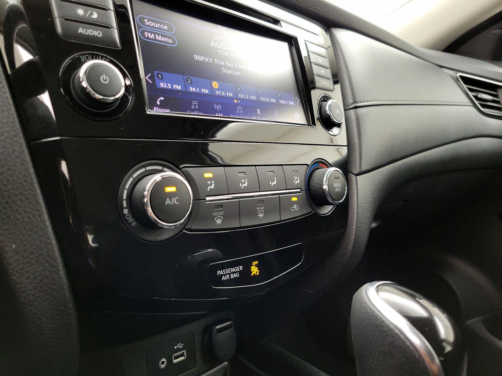Thumbnail: 2018 Nissan Rogue - 16