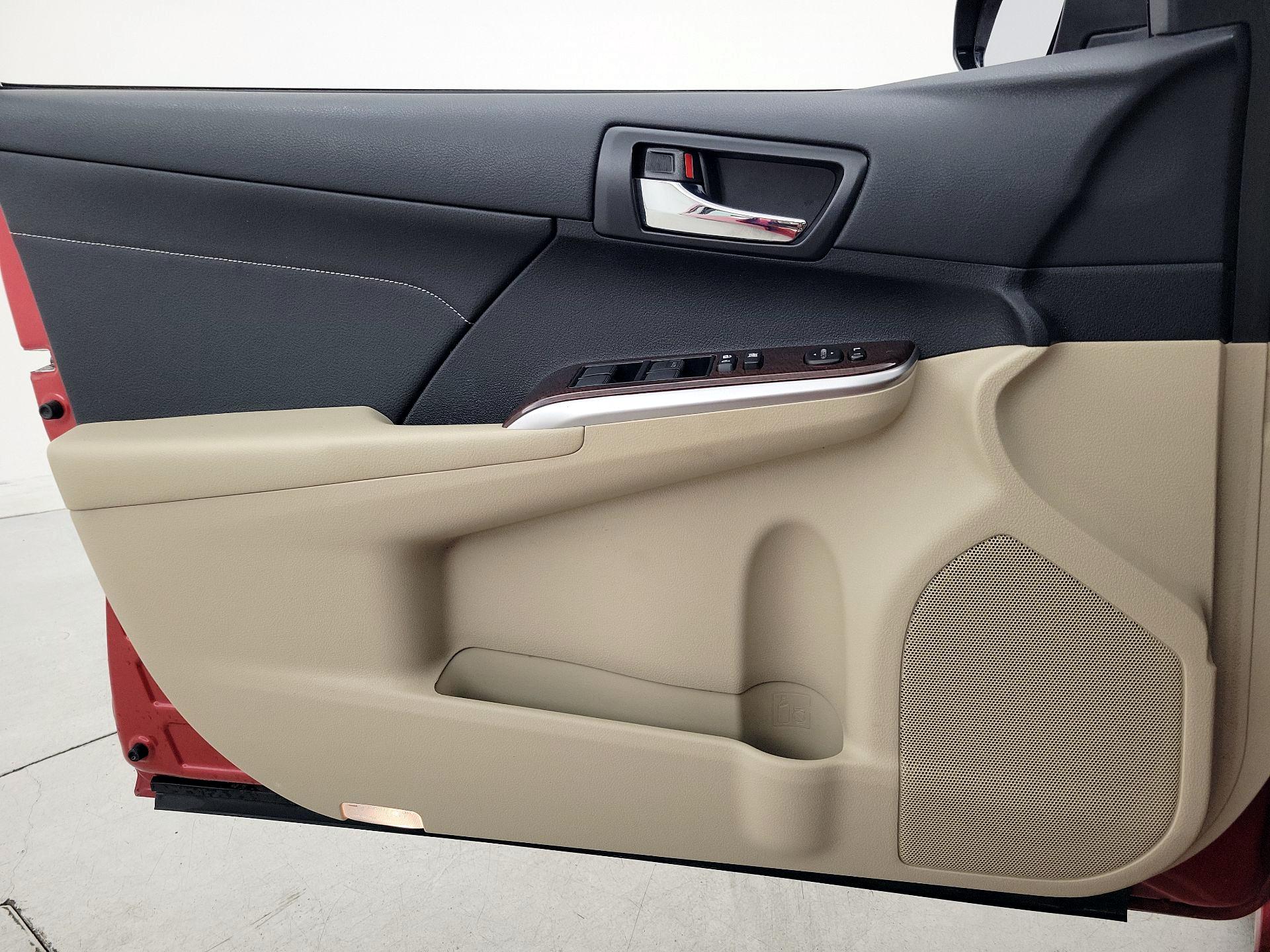 Thumbnail: 2014 Toyota Camry - 12