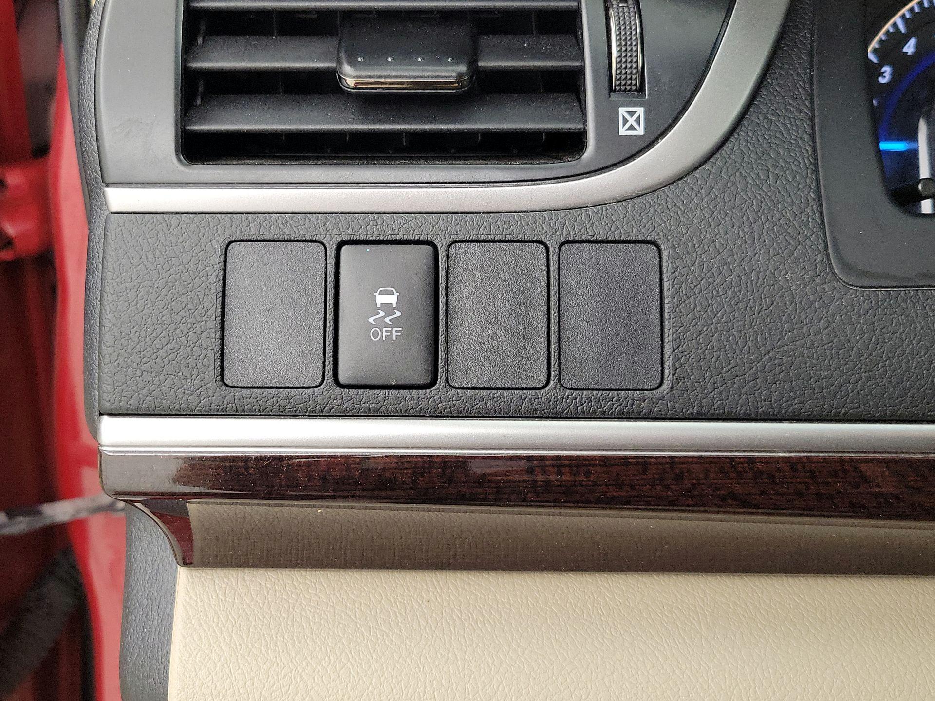 Thumbnail: 2014 Toyota Camry - 13