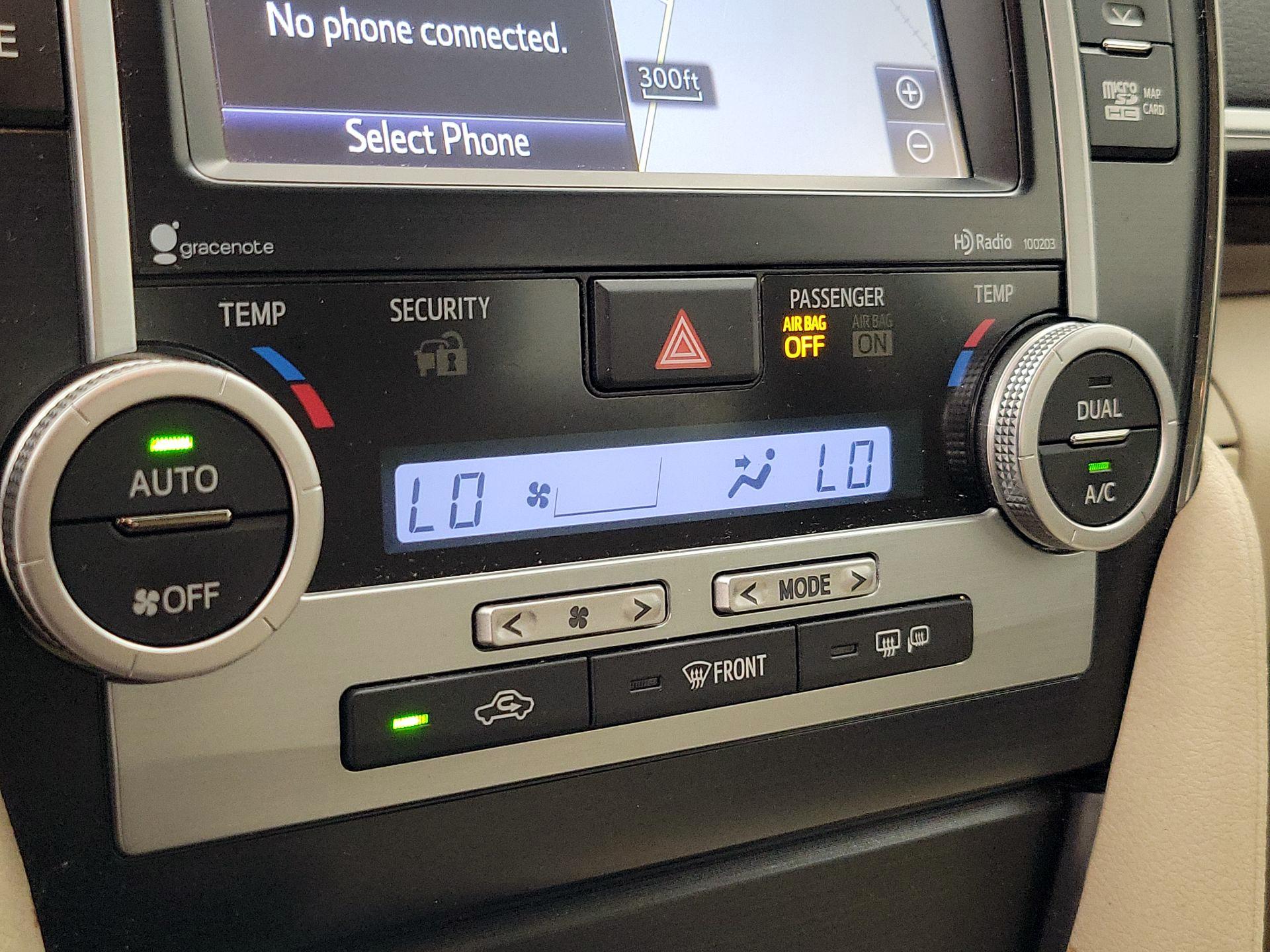 Thumbnail: 2014 Toyota Camry - 16