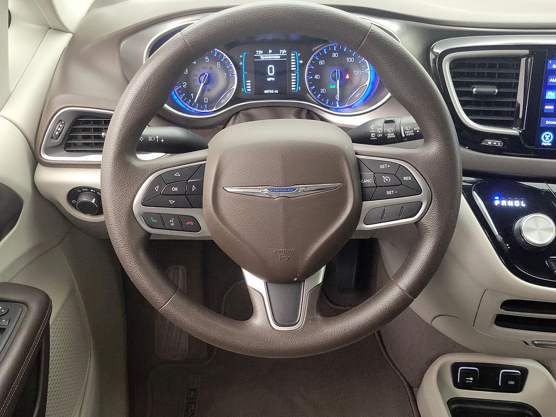Thumbnail: 2017 Chrysler Pacifica - 10