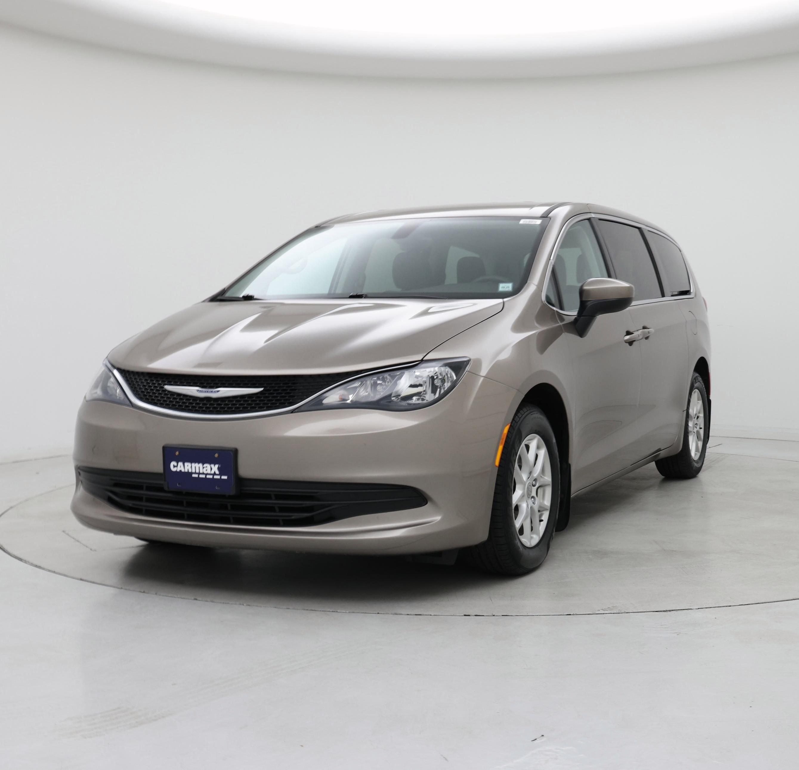 Thumbnail: 2017 Chrysler Pacifica - 4