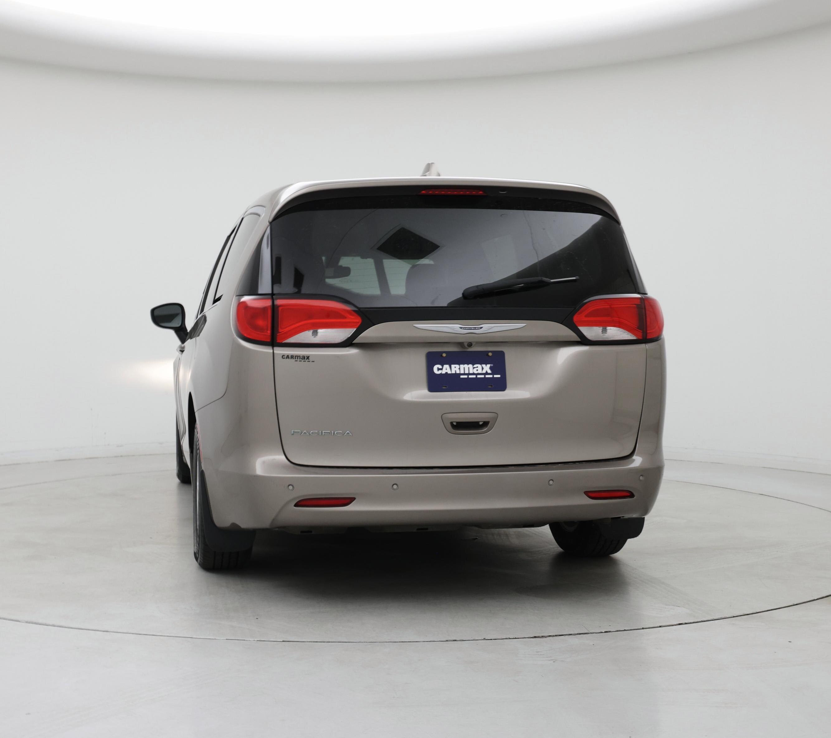 Thumbnail: 2017 Chrysler Pacifica - 6