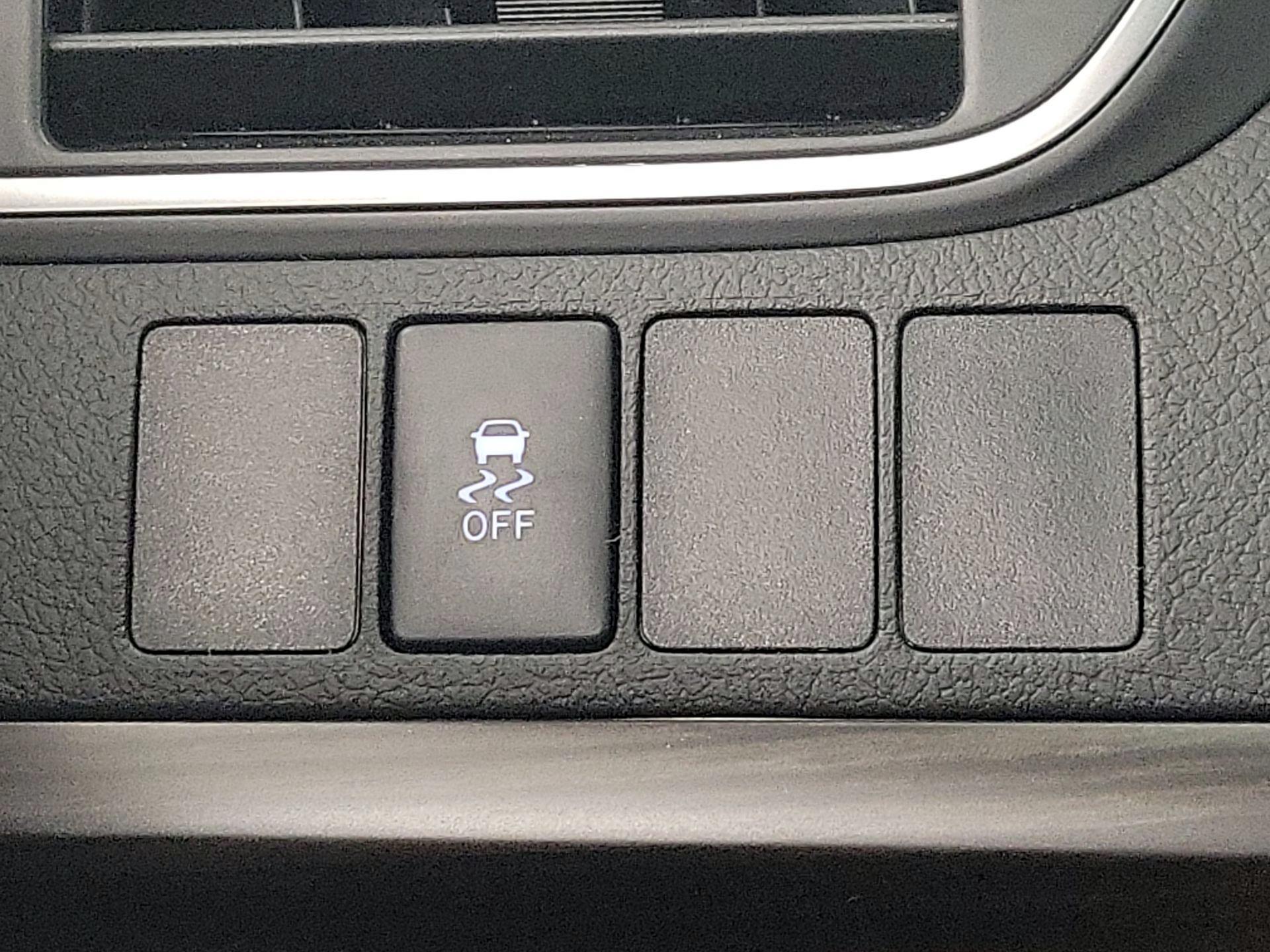 Thumbnail: 2015 Toyota Camry - 13