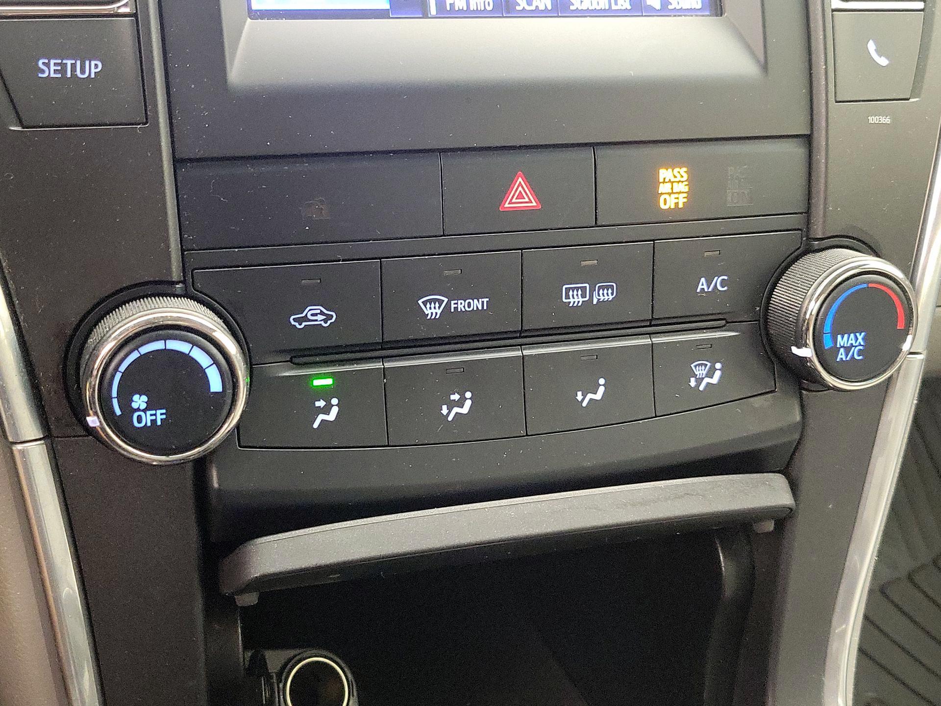 Thumbnail: 2015 Toyota Camry - 16