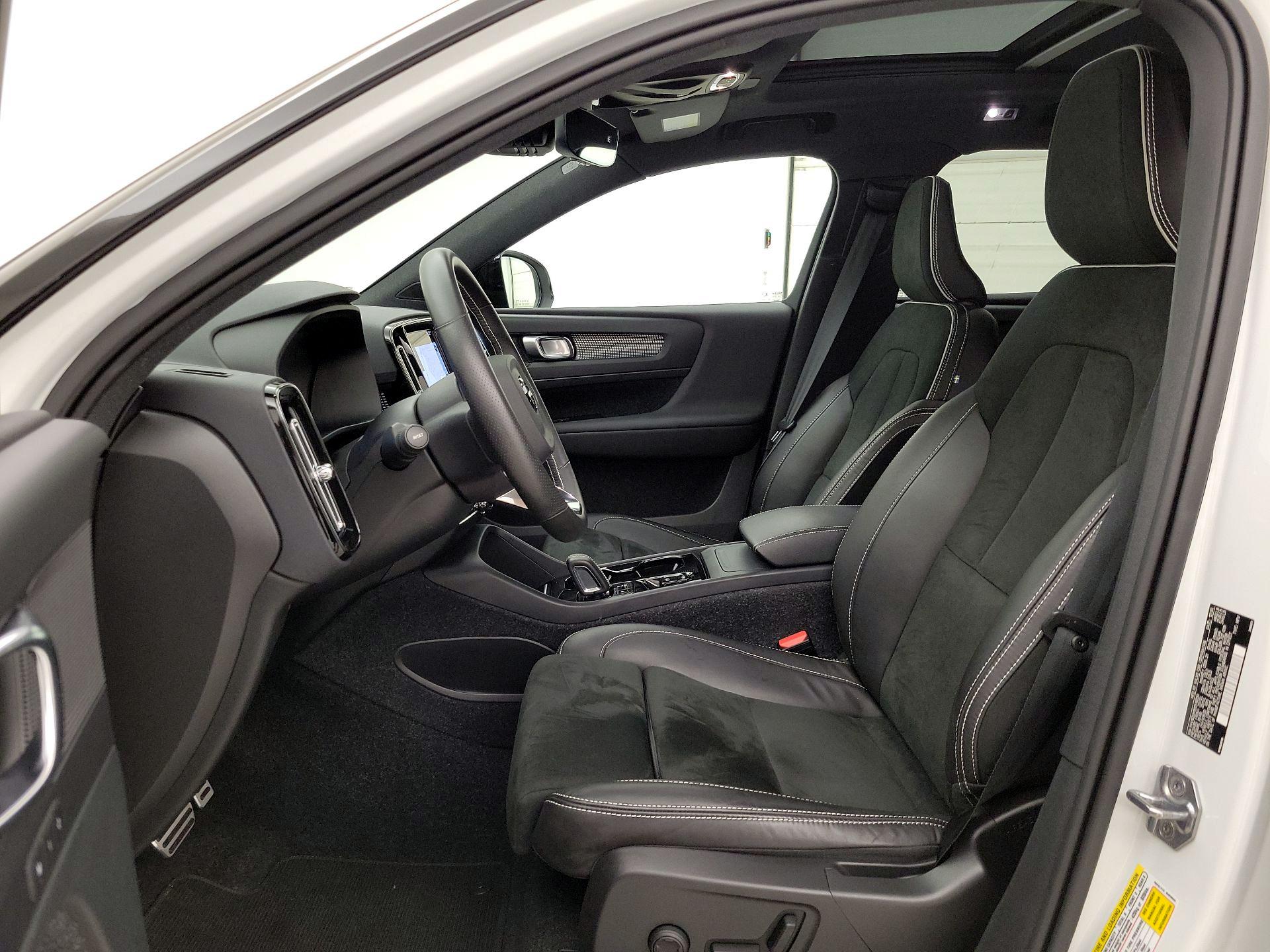 Thumbnail: 2021 Volvo XC40 - 11