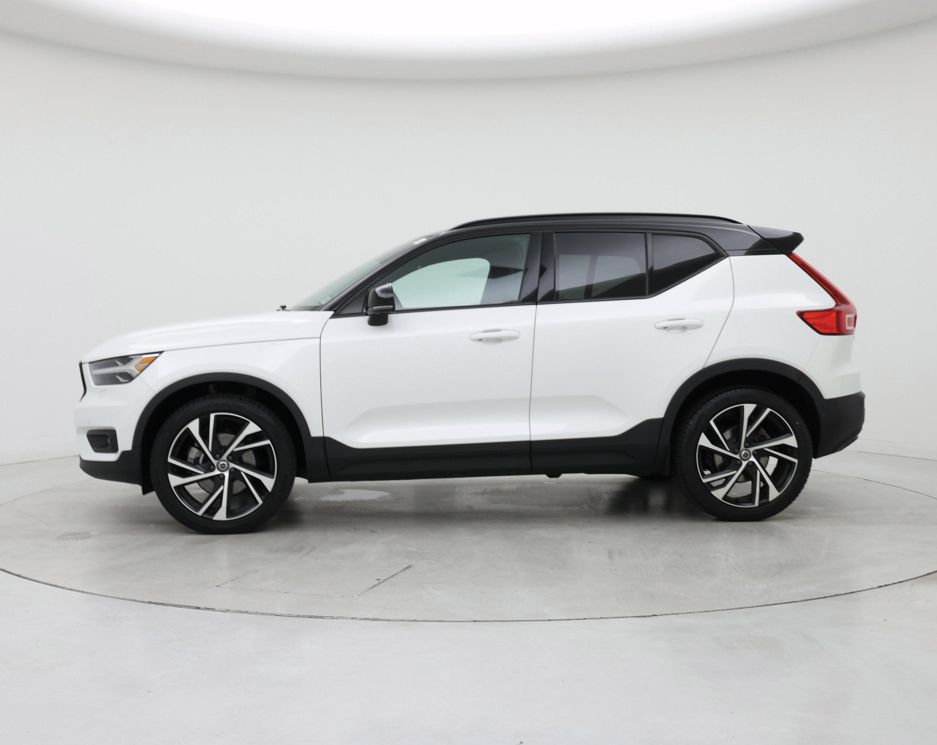 Thumbnail: 2021 Volvo XC40 - 3