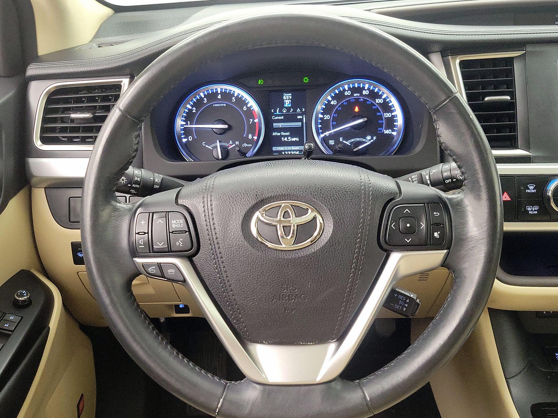 Thumbnail: 2015 Toyota Highlander - 10