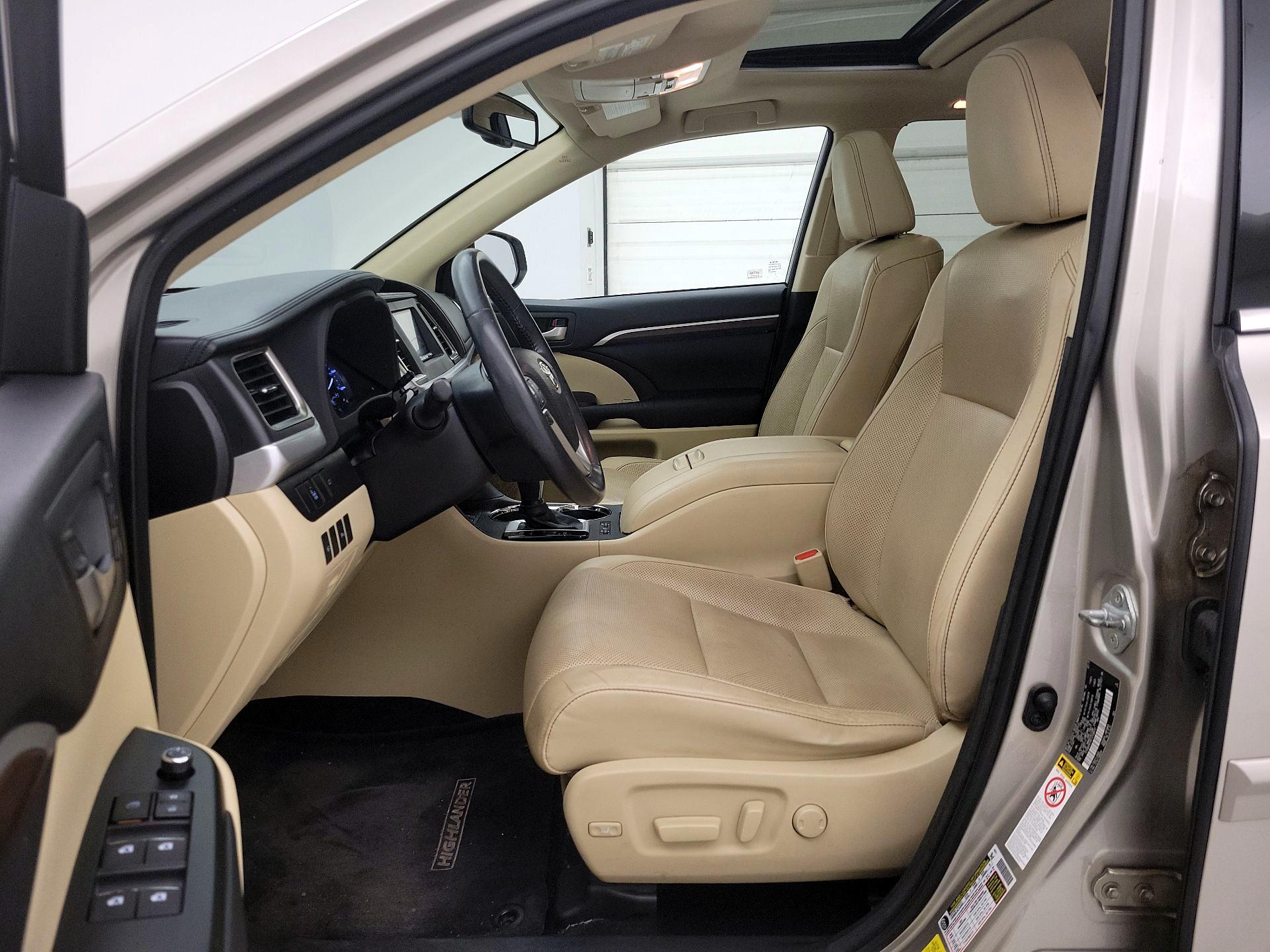 Thumbnail: 2015 Toyota Highlander - 11