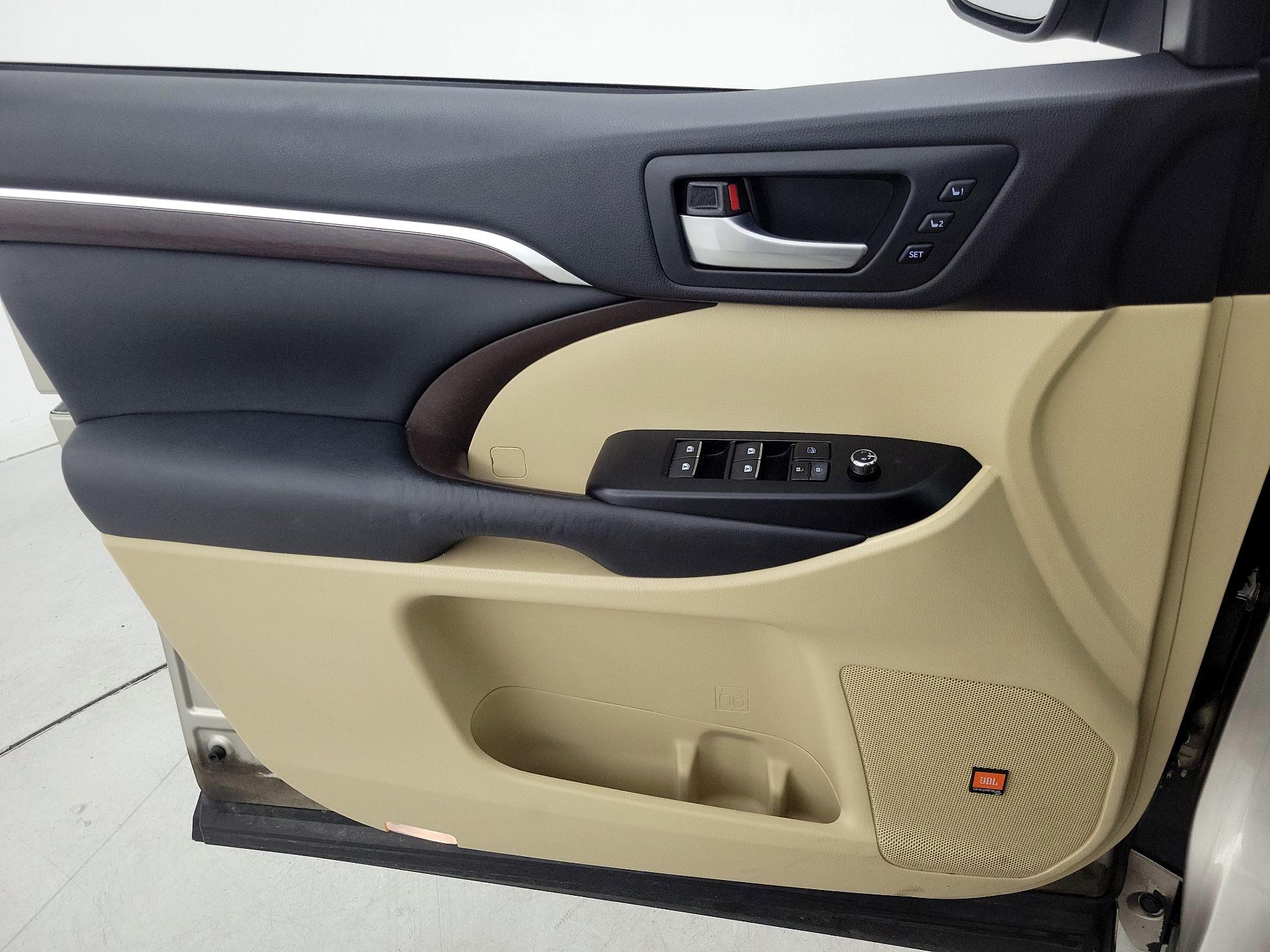Thumbnail: 2015 Toyota Highlander - 12