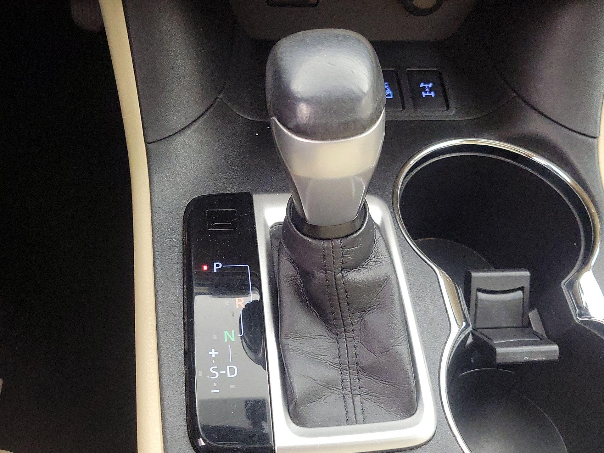 Thumbnail: 2015 Toyota Highlander - 17