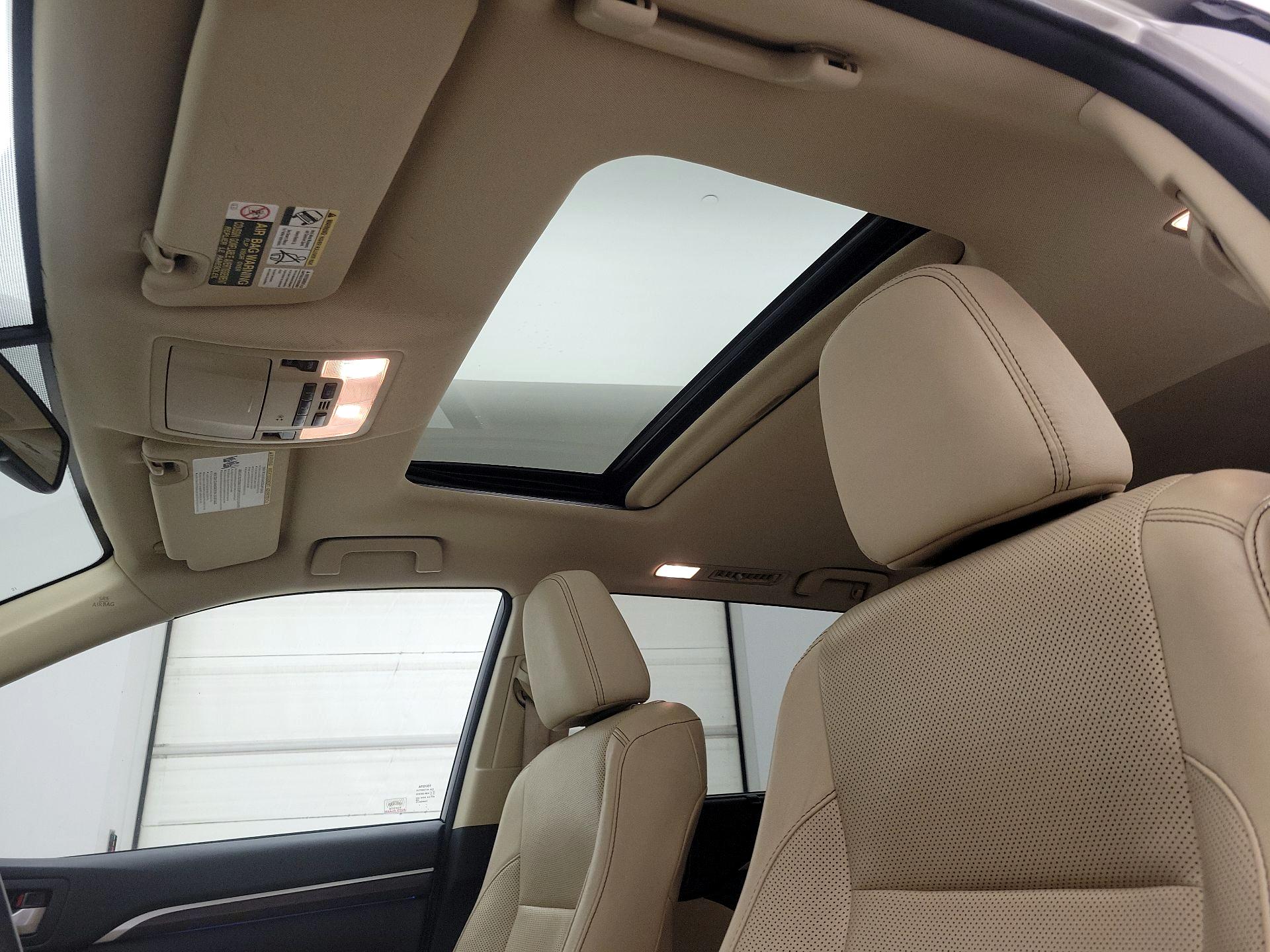Thumbnail: 2015 Toyota Highlander - 19