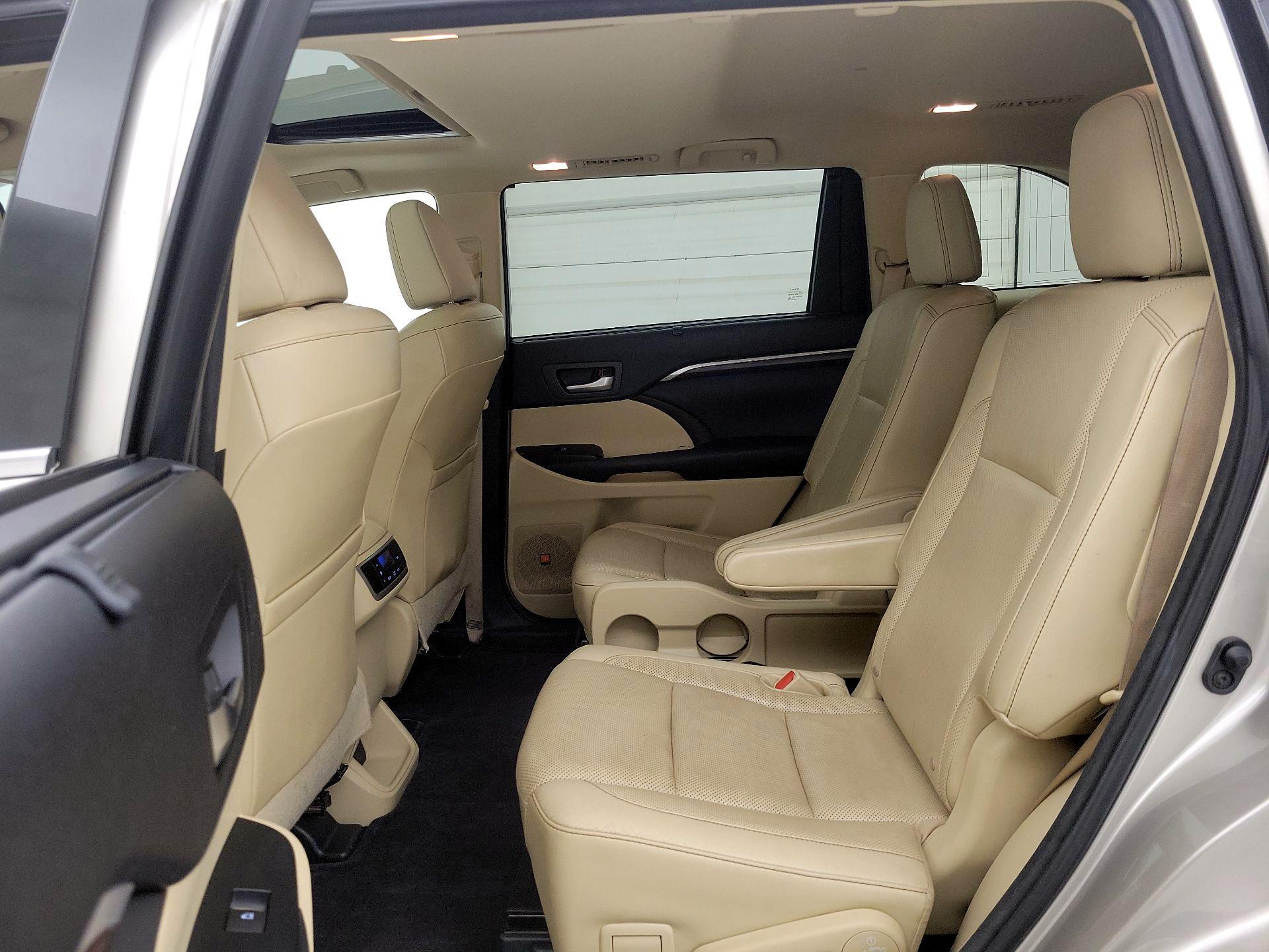Thumbnail: 2015 Toyota Highlander - 20