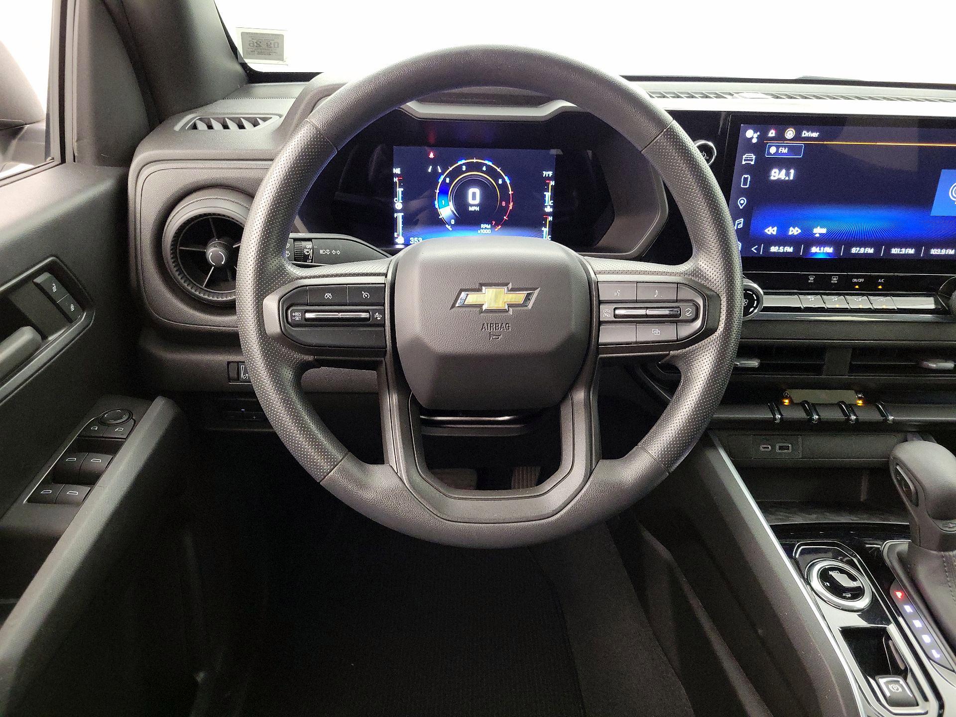 Thumbnail: 2023 Chevrolet Colorado - 10
