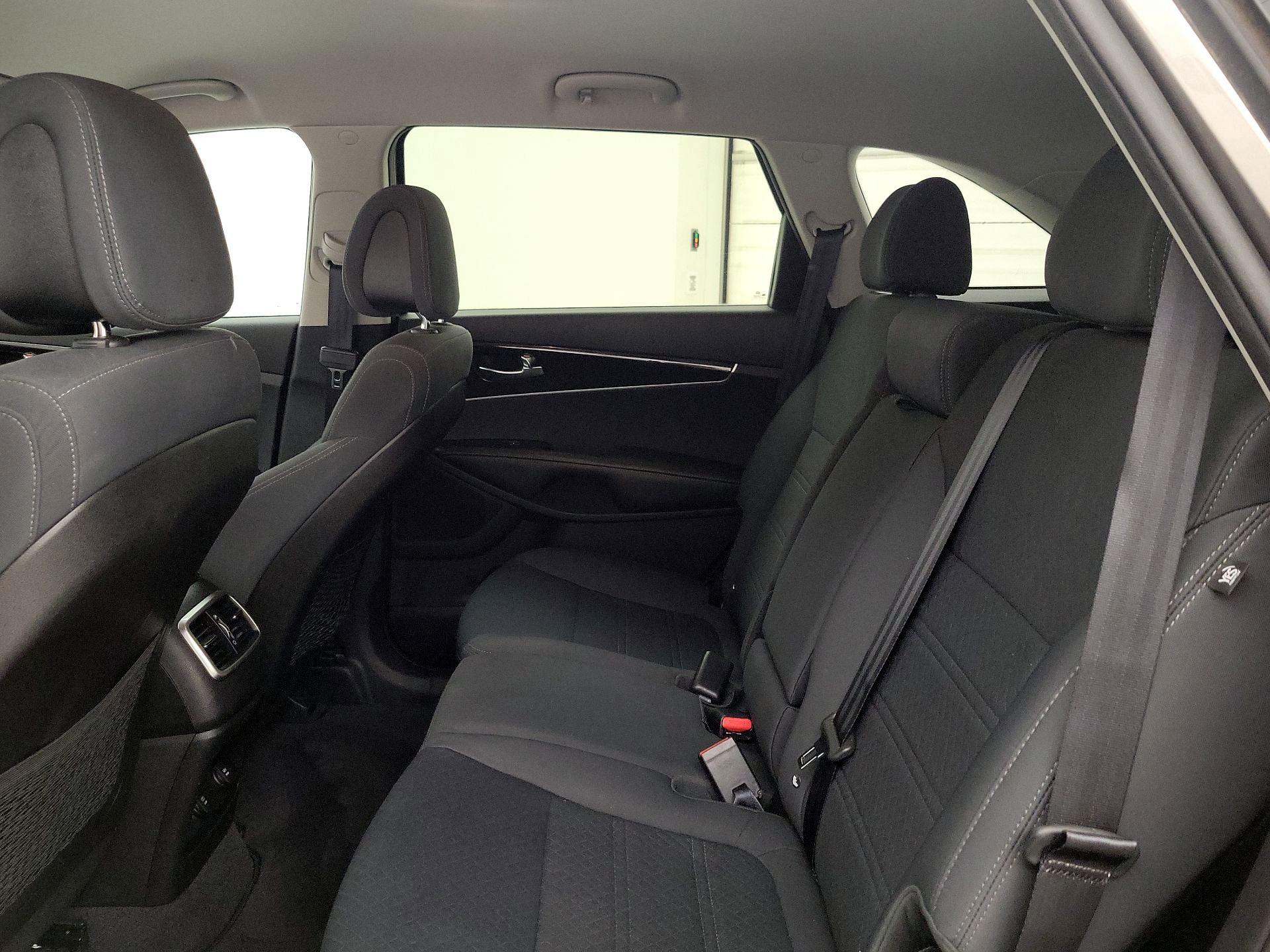 Thumbnail: 2016 Kia Sorento - 19