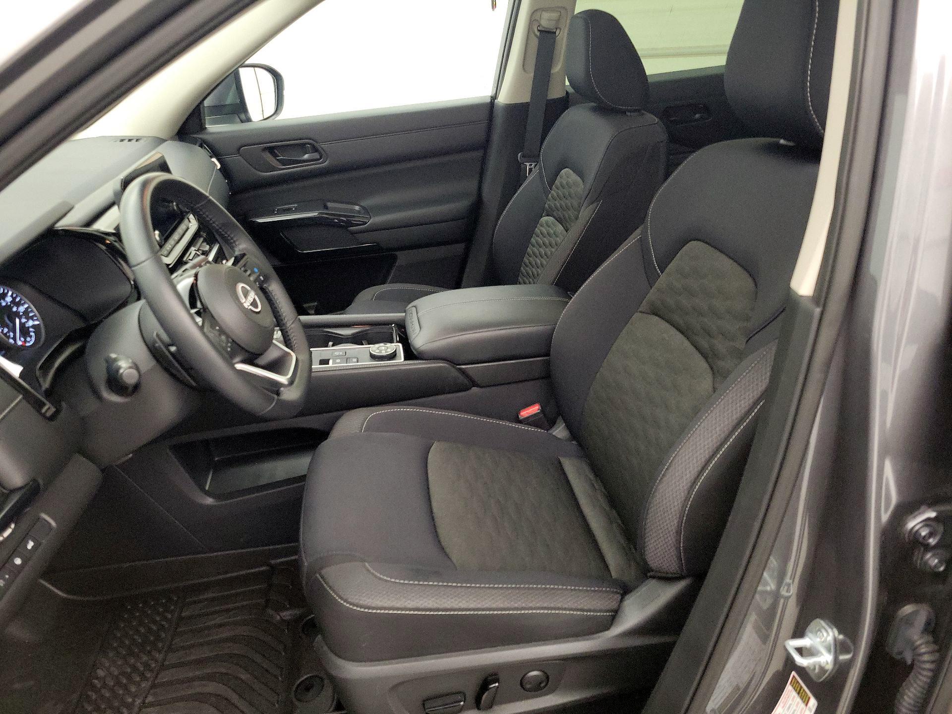 Thumbnail: 2023 Nissan Pathfinder - 11