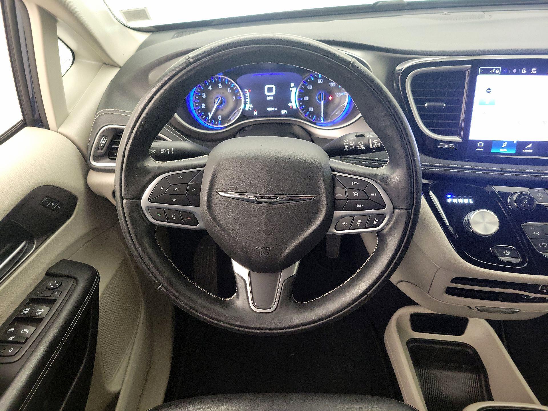 Thumbnail: 2022 Chrysler Pacifica - 10