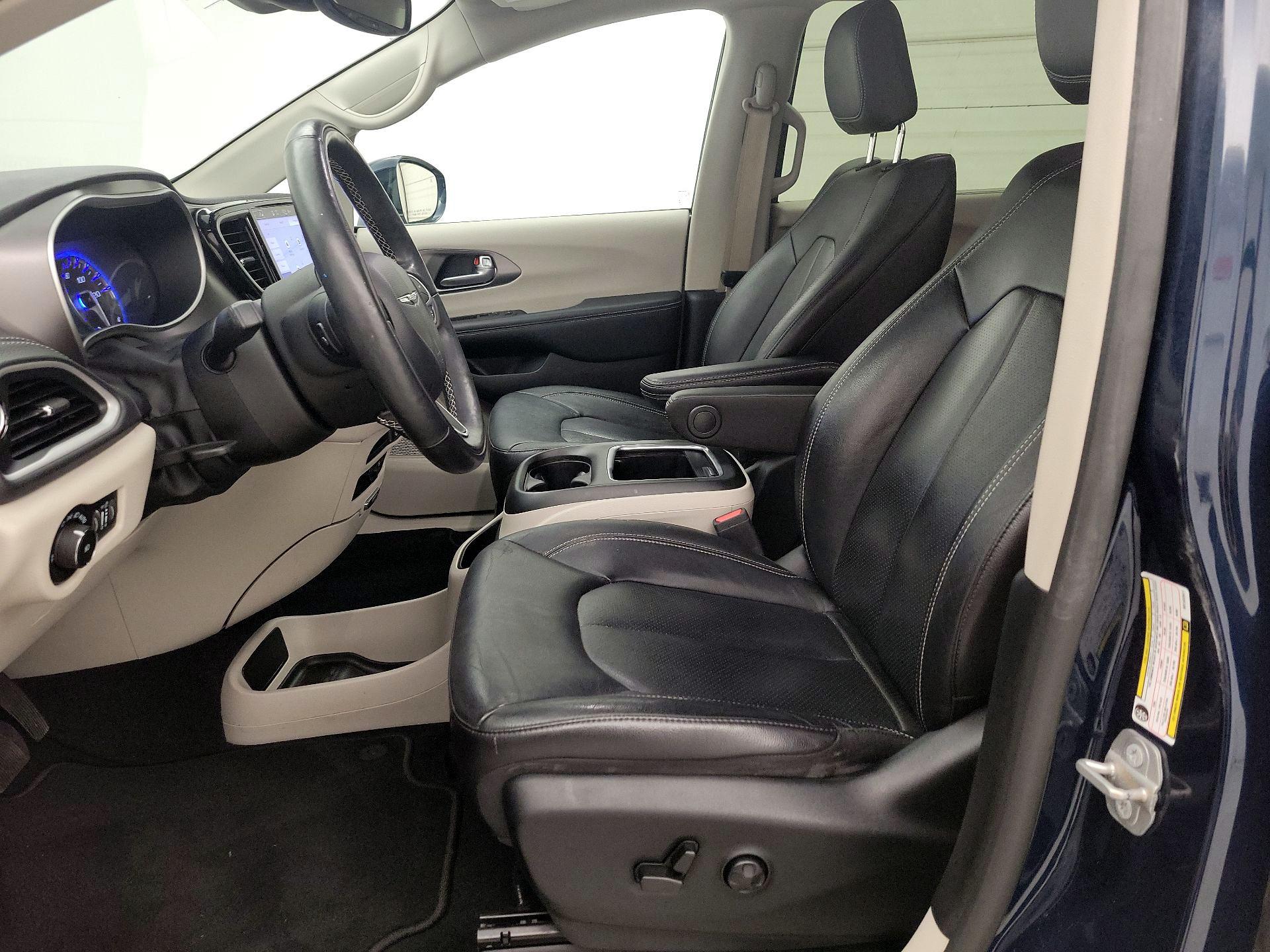 Thumbnail: 2022 Chrysler Pacifica - 11