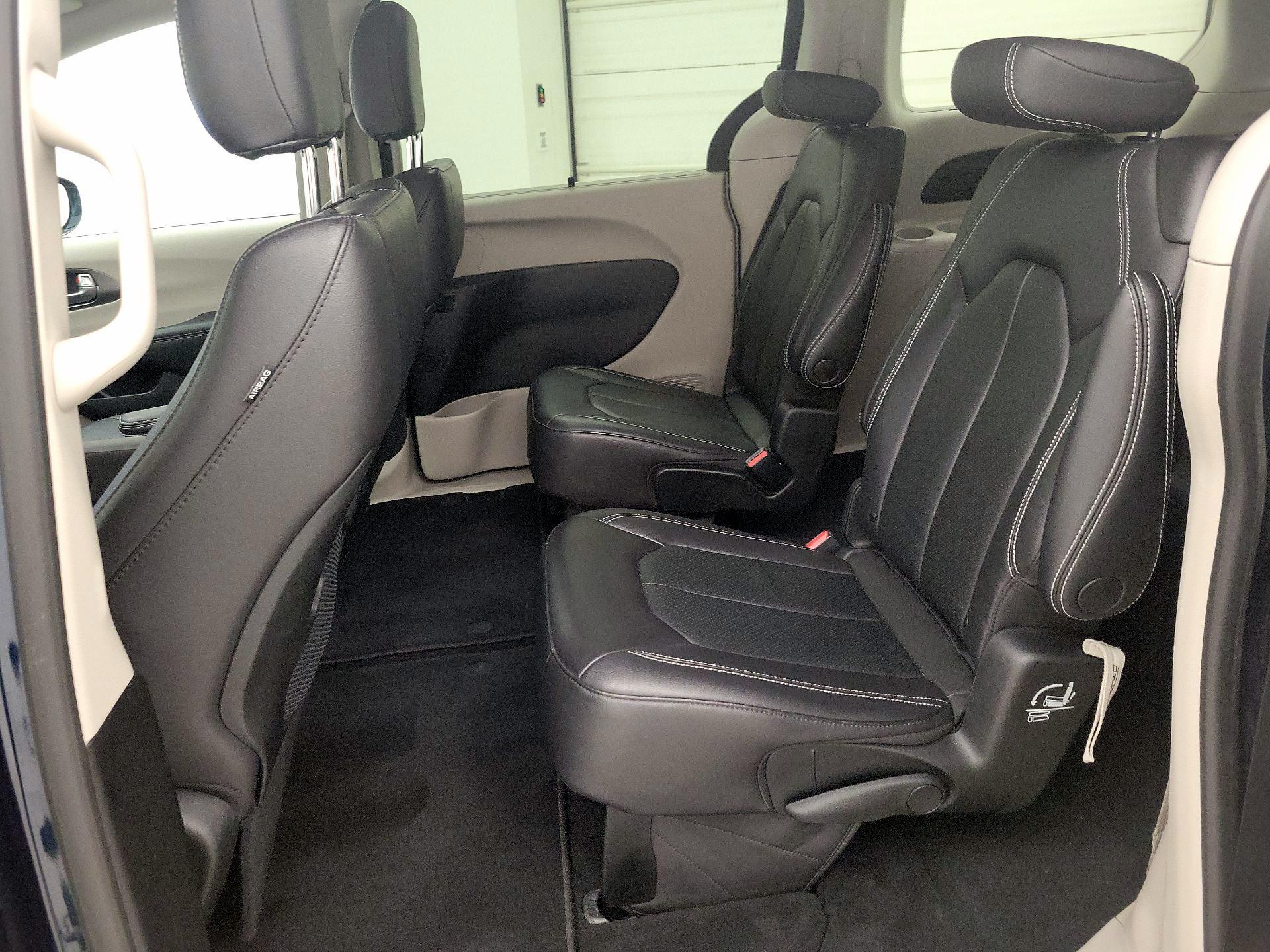 Thumbnail: 2022 Chrysler Pacifica - 19
