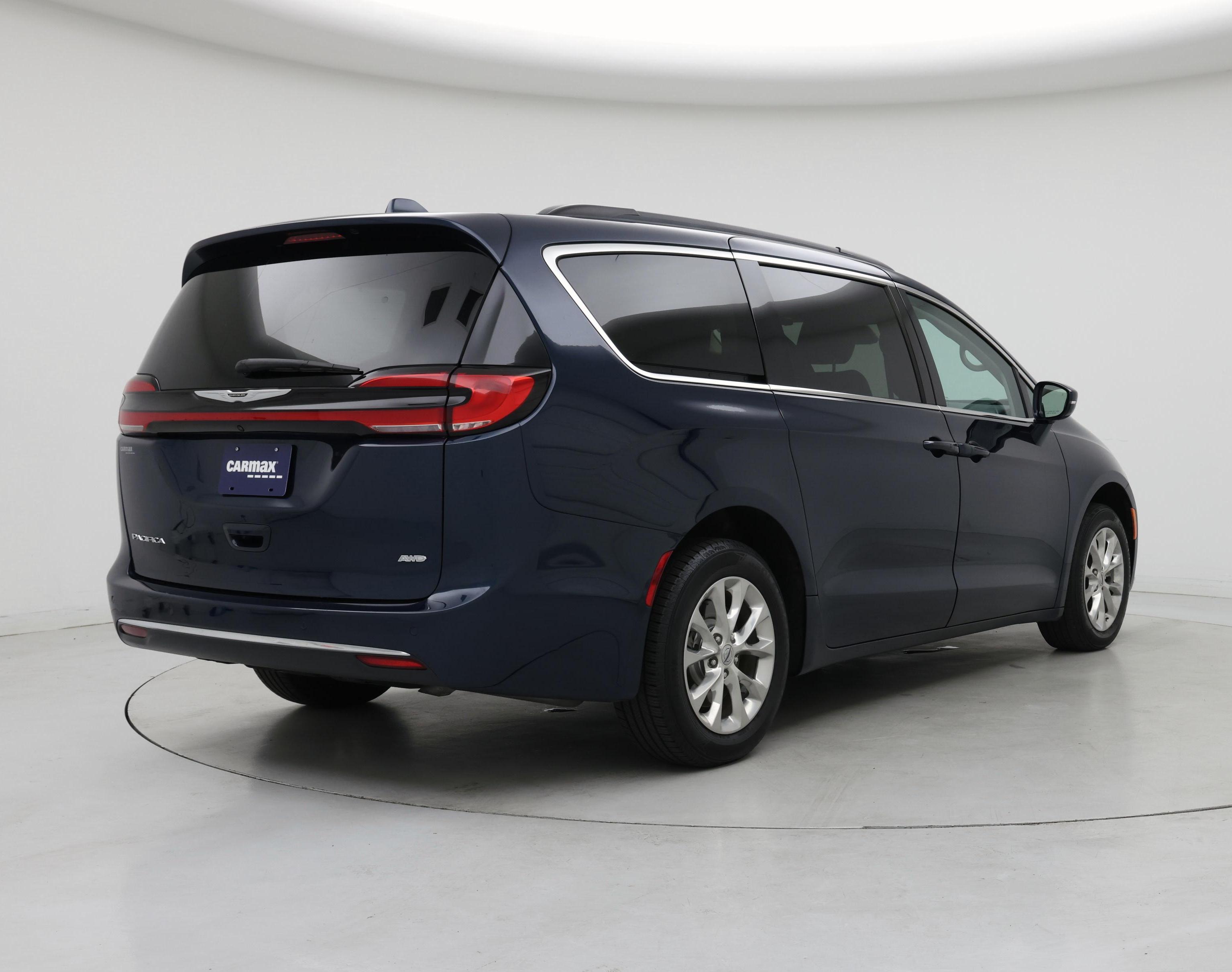 Thumbnail: 2022 Chrysler Pacifica - 8
