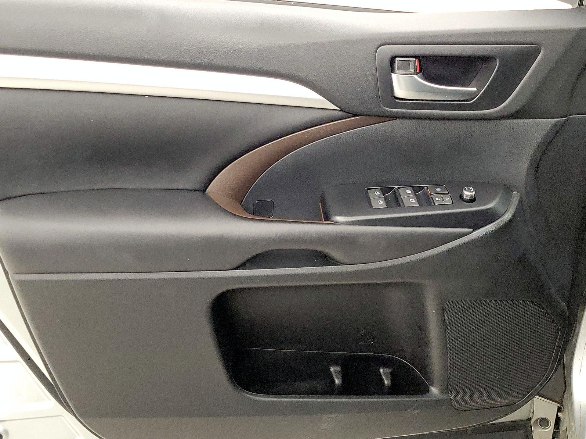 Thumbnail: 2018 Toyota Highlander - 12