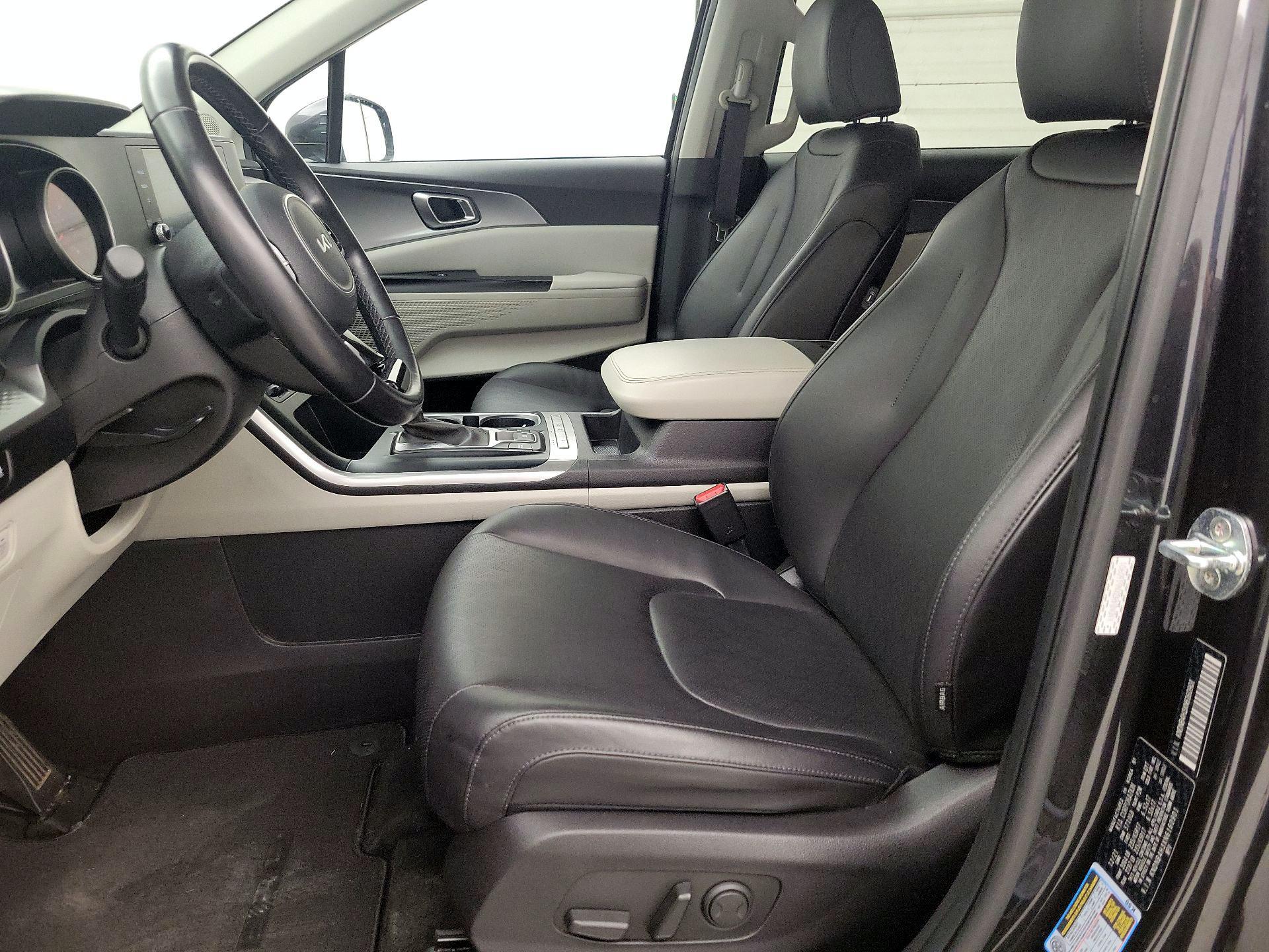 Thumbnail: 2022 Kia Carnival - 11