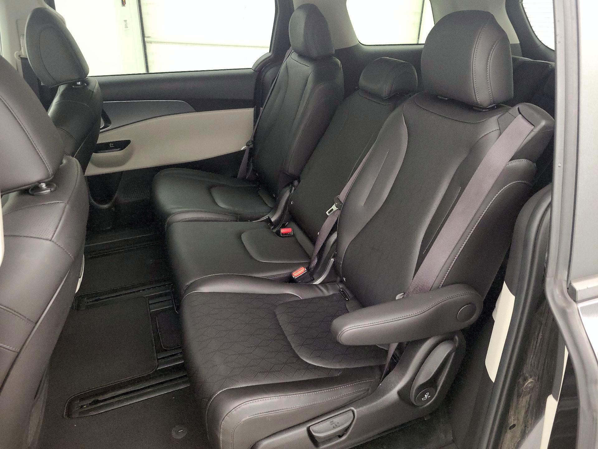 Thumbnail: 2022 Kia Carnival - 19