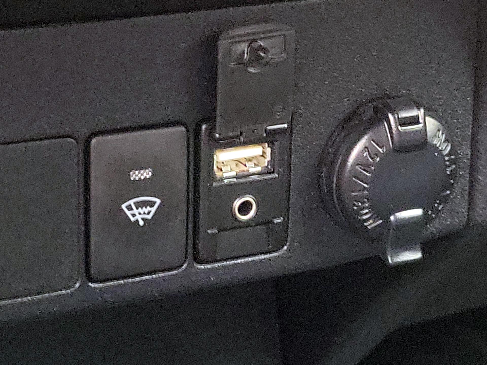 Thumbnail: 2018 Toyota RAV4 - 18