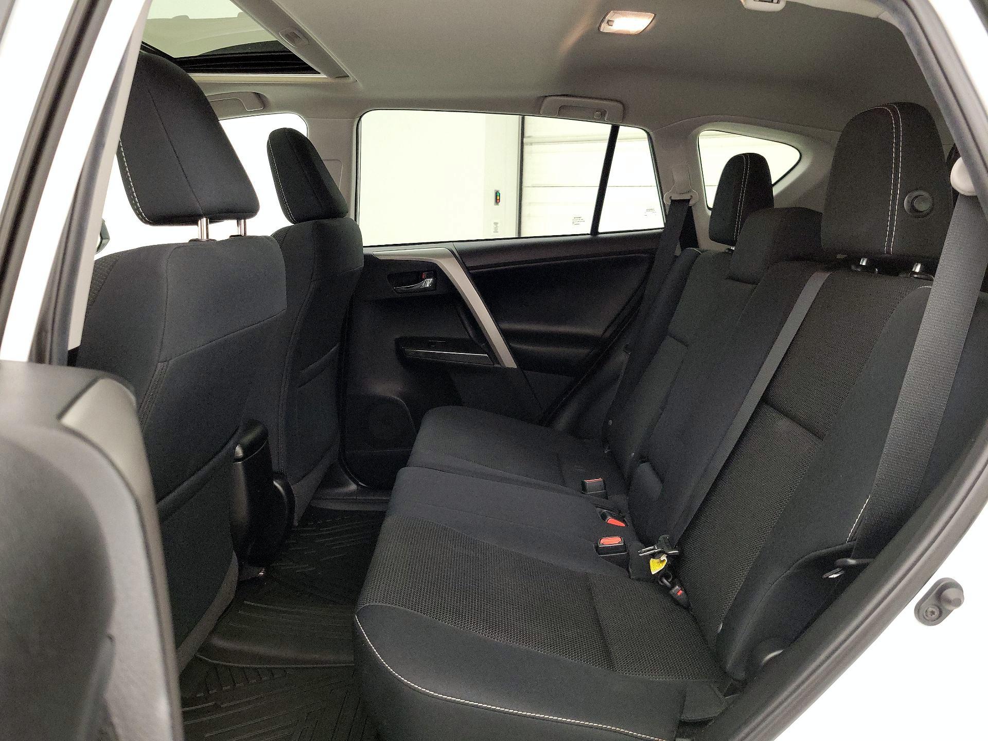 Thumbnail: 2018 Toyota RAV4 - 20