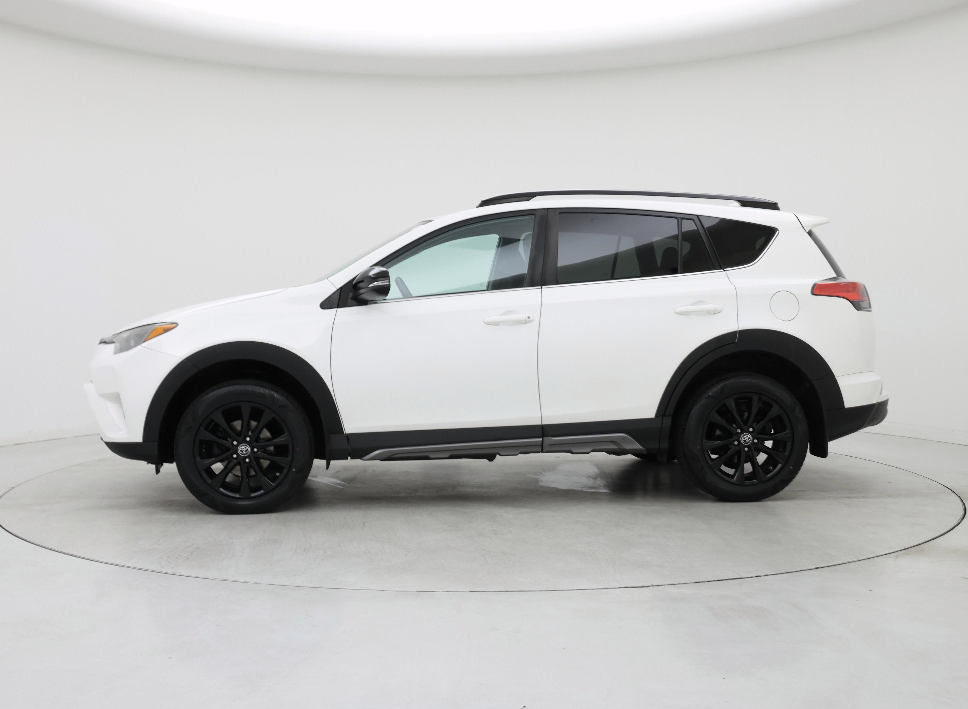 Thumbnail: 2018 Toyota RAV4 - 3
