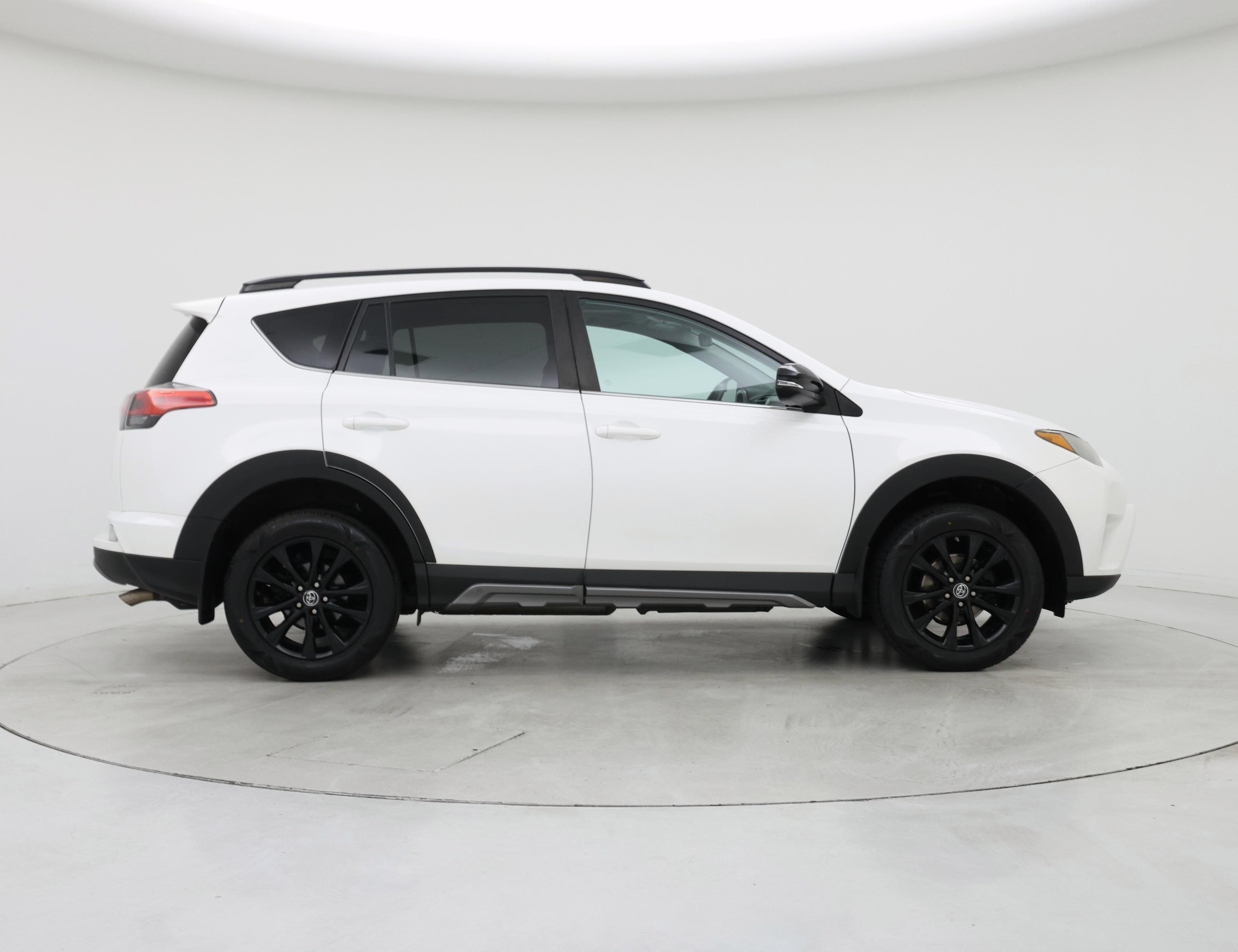 Thumbnail: 2018 Toyota RAV4 - 7