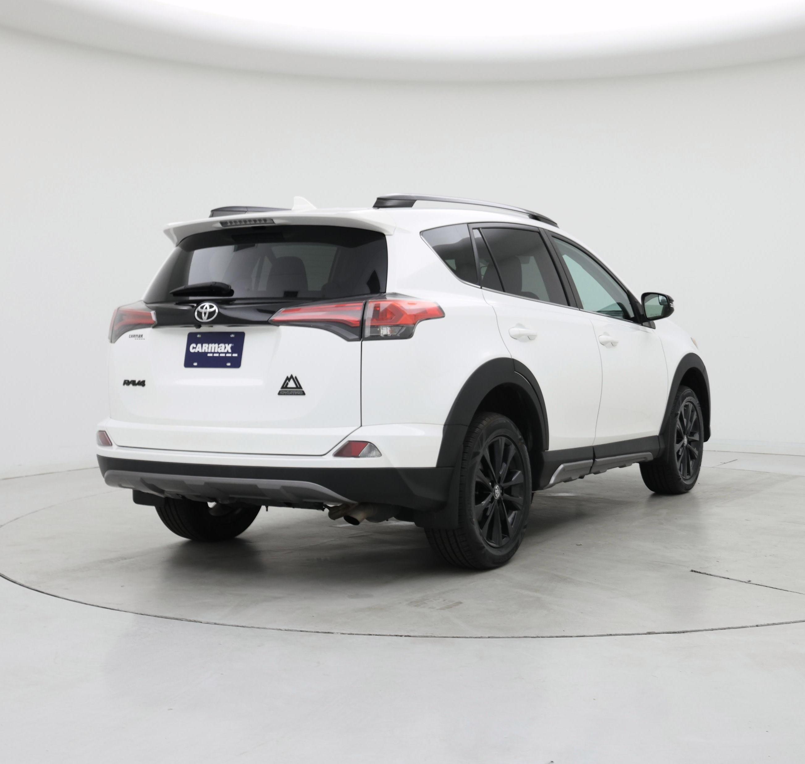 Thumbnail: 2018 Toyota RAV4 - 8