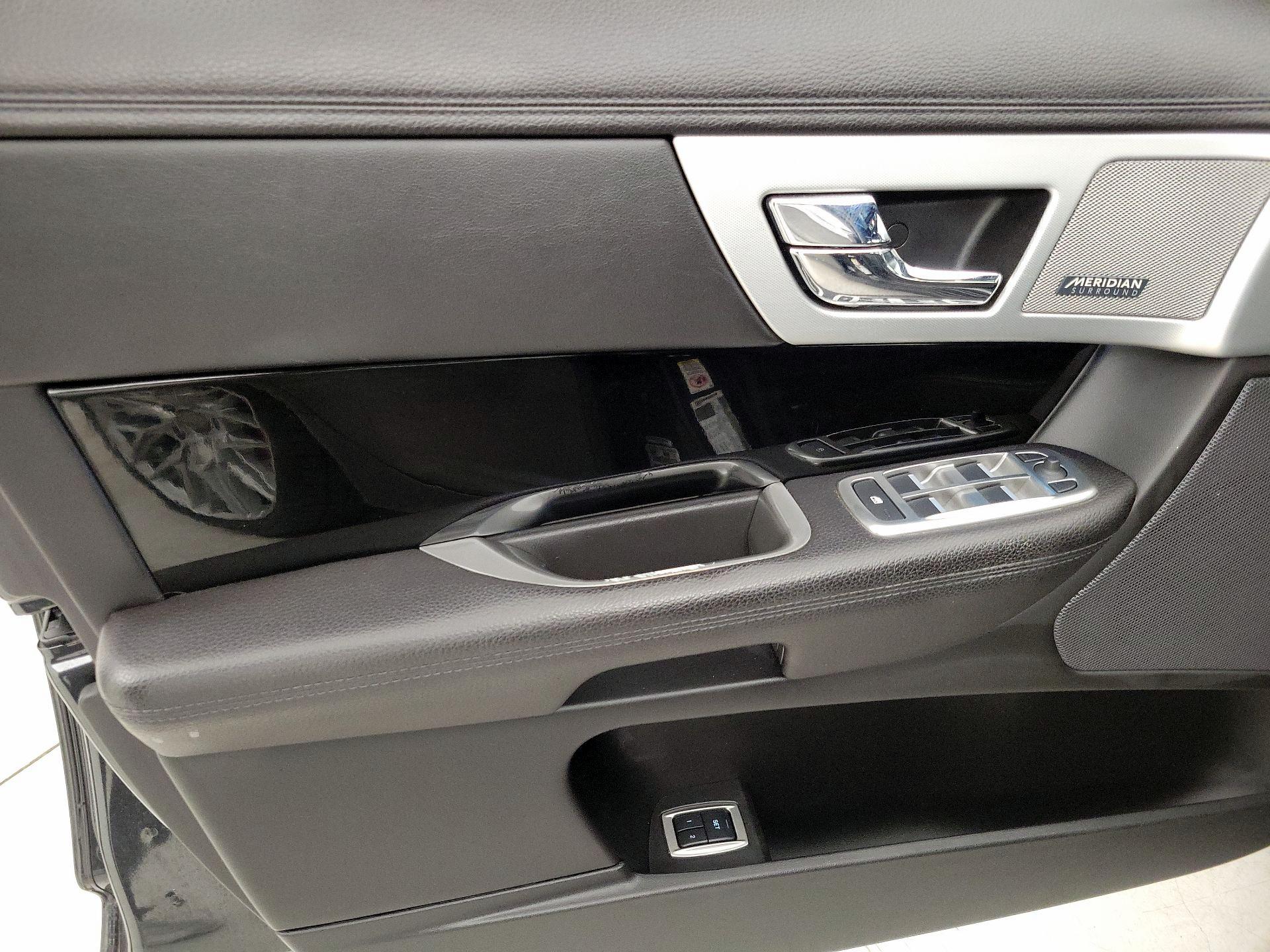 Thumbnail: 2015 Jaguar XF - 12