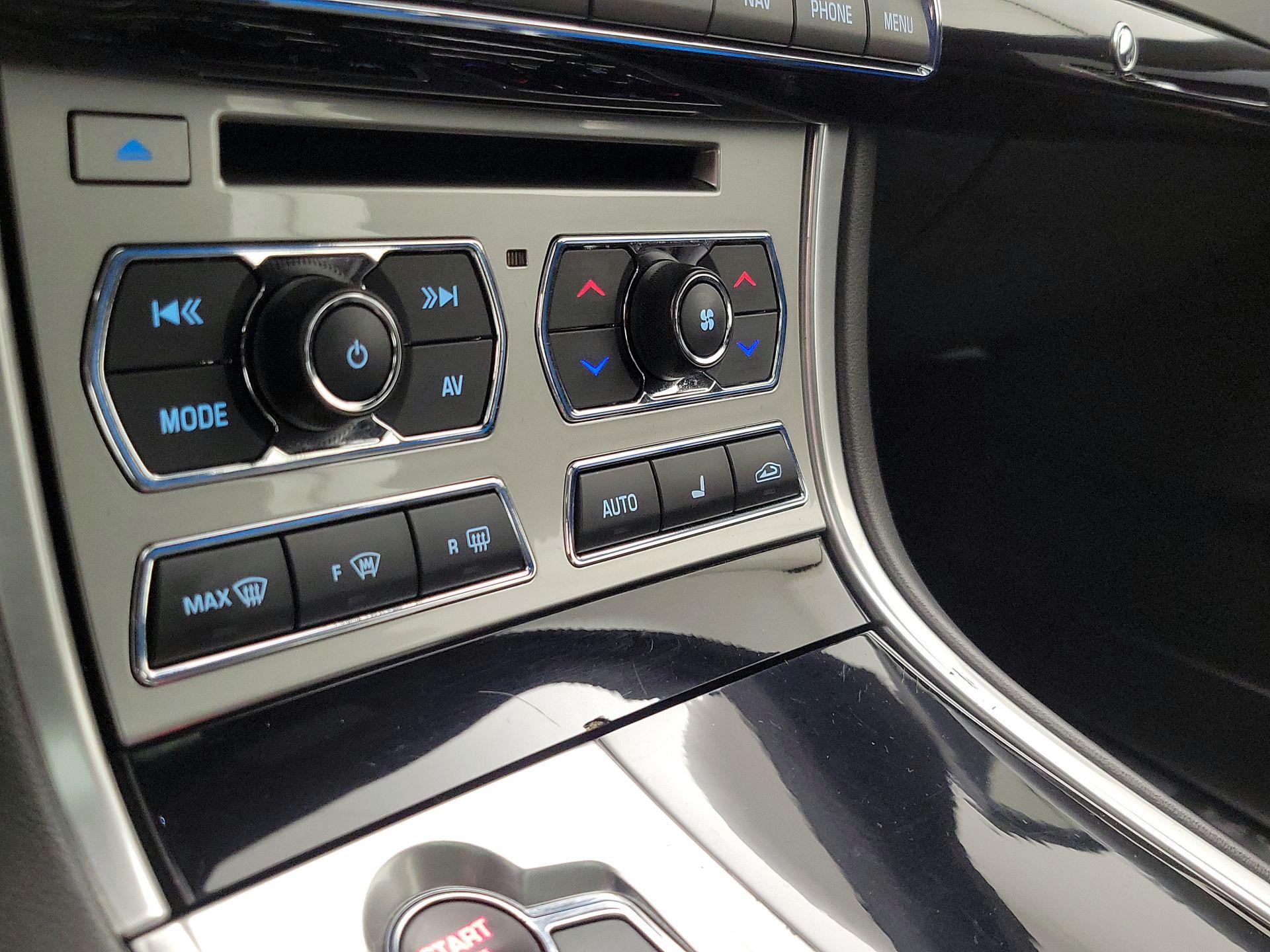 Thumbnail: 2015 Jaguar XF - 17