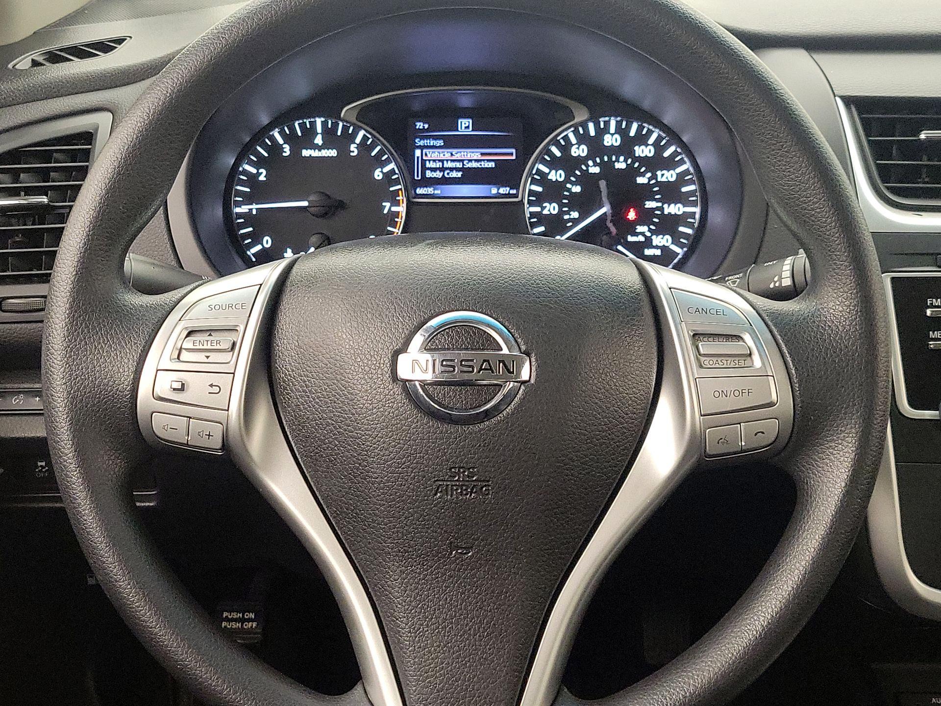Thumbnail: 2017 Nissan Altima - 10