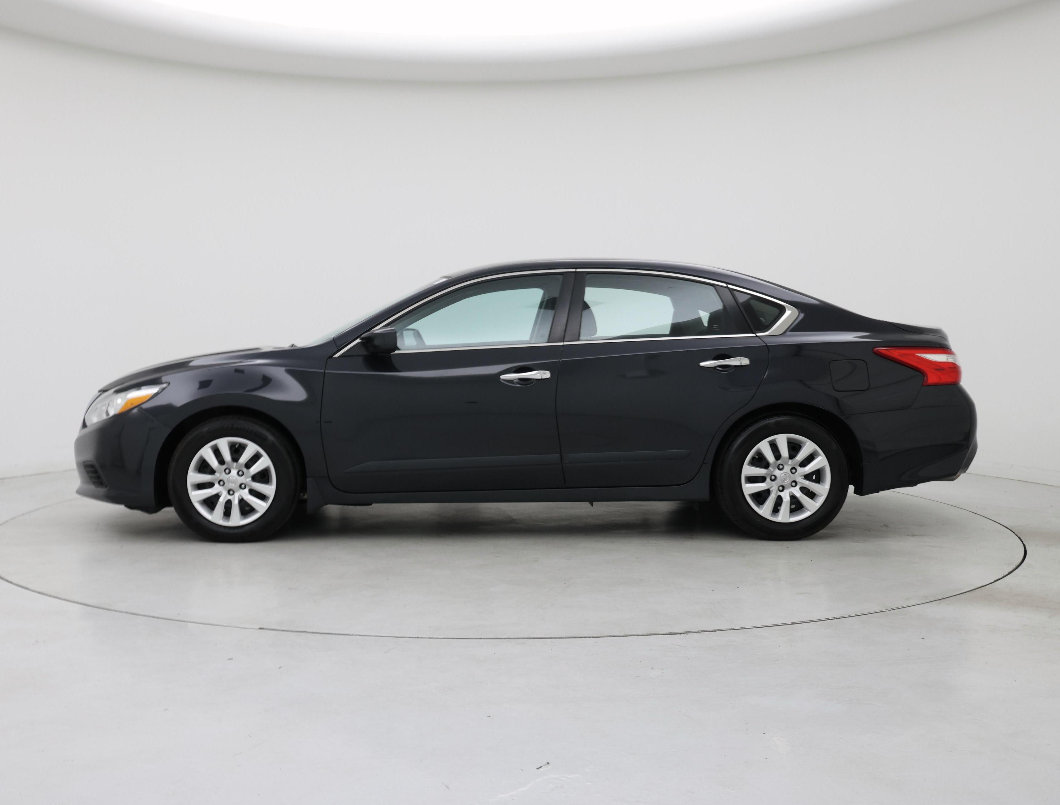 Thumbnail: 2017 Nissan Altima - 3