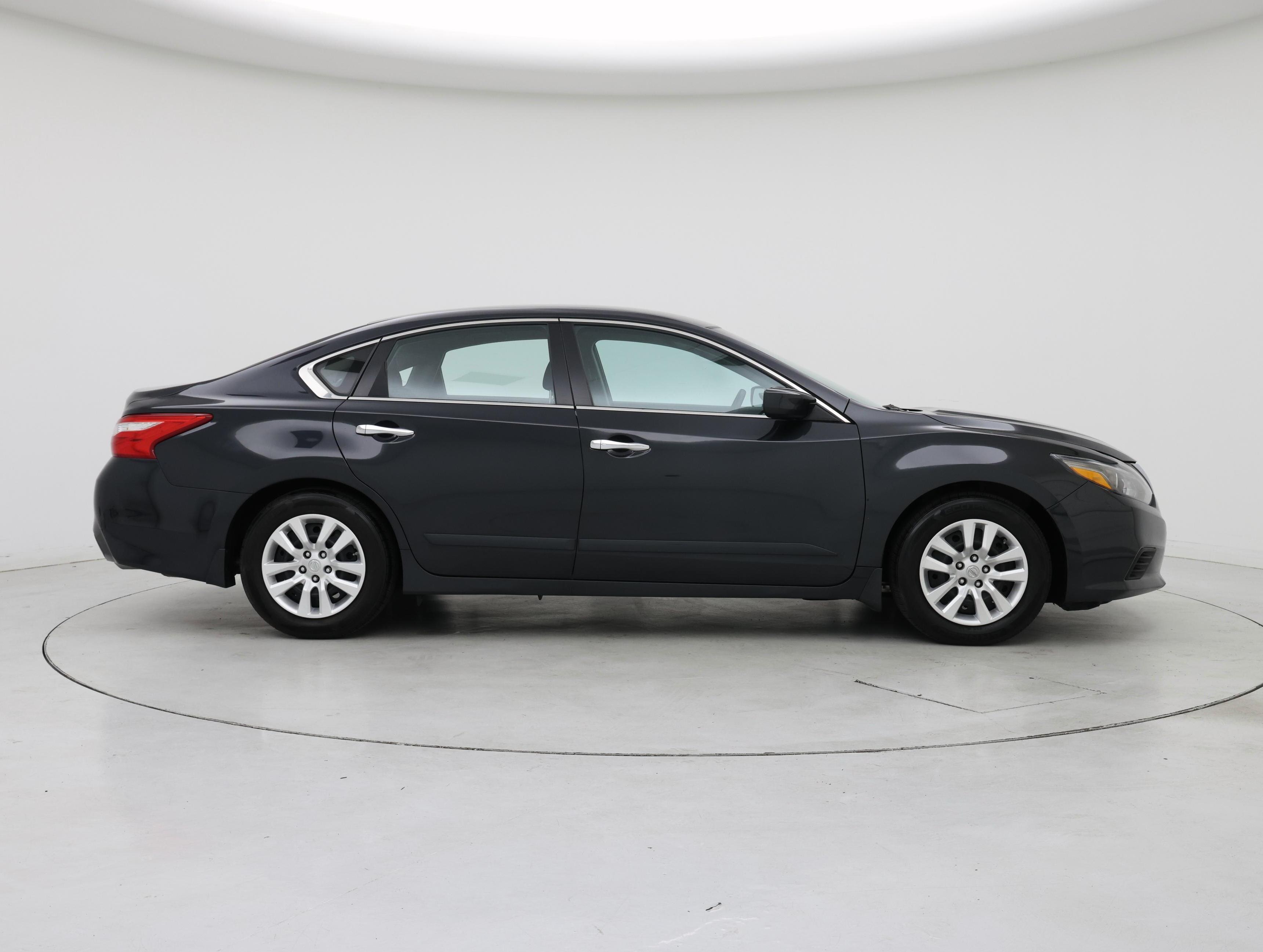 Thumbnail: 2017 Nissan Altima - 7