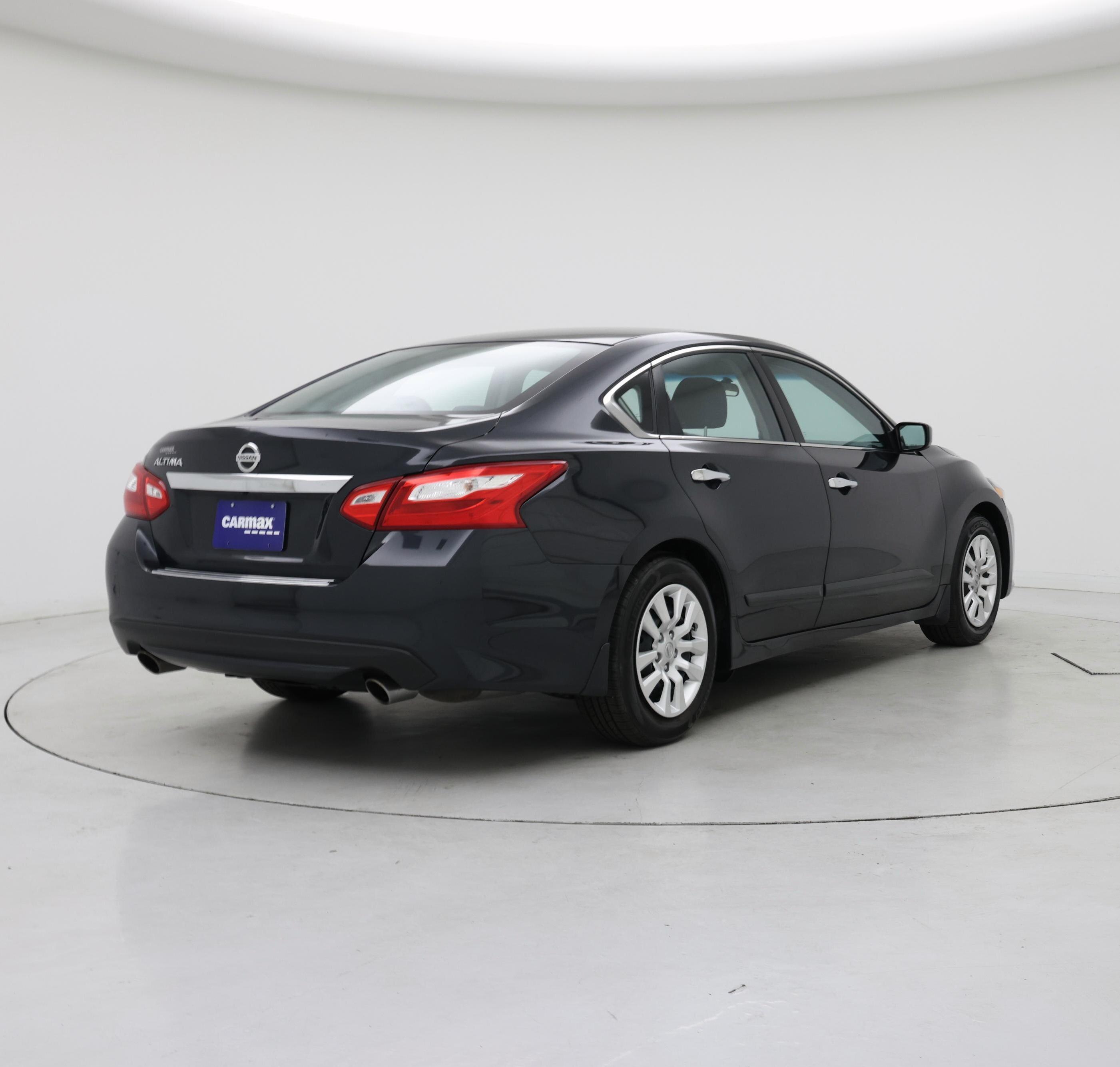 Thumbnail: 2017 Nissan Altima - 8