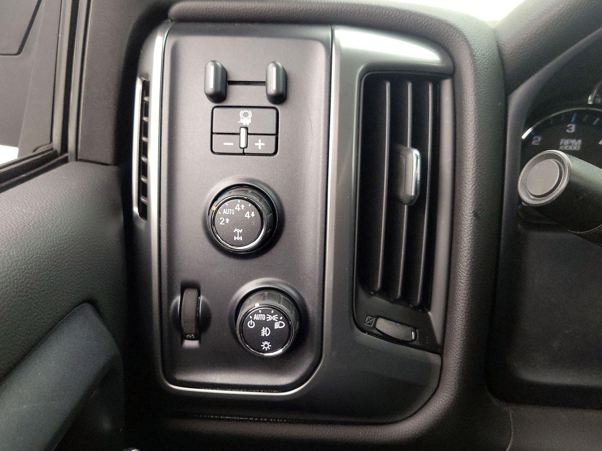 Thumbnail: 2015 Chevrolet Silverado 1500 - 13