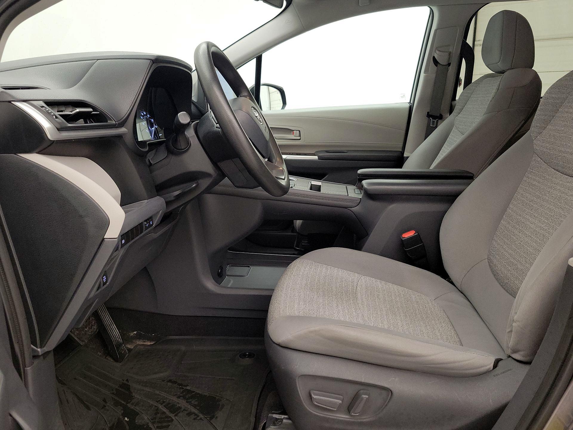 Thumbnail: 2021 Toyota Sienna - 11
