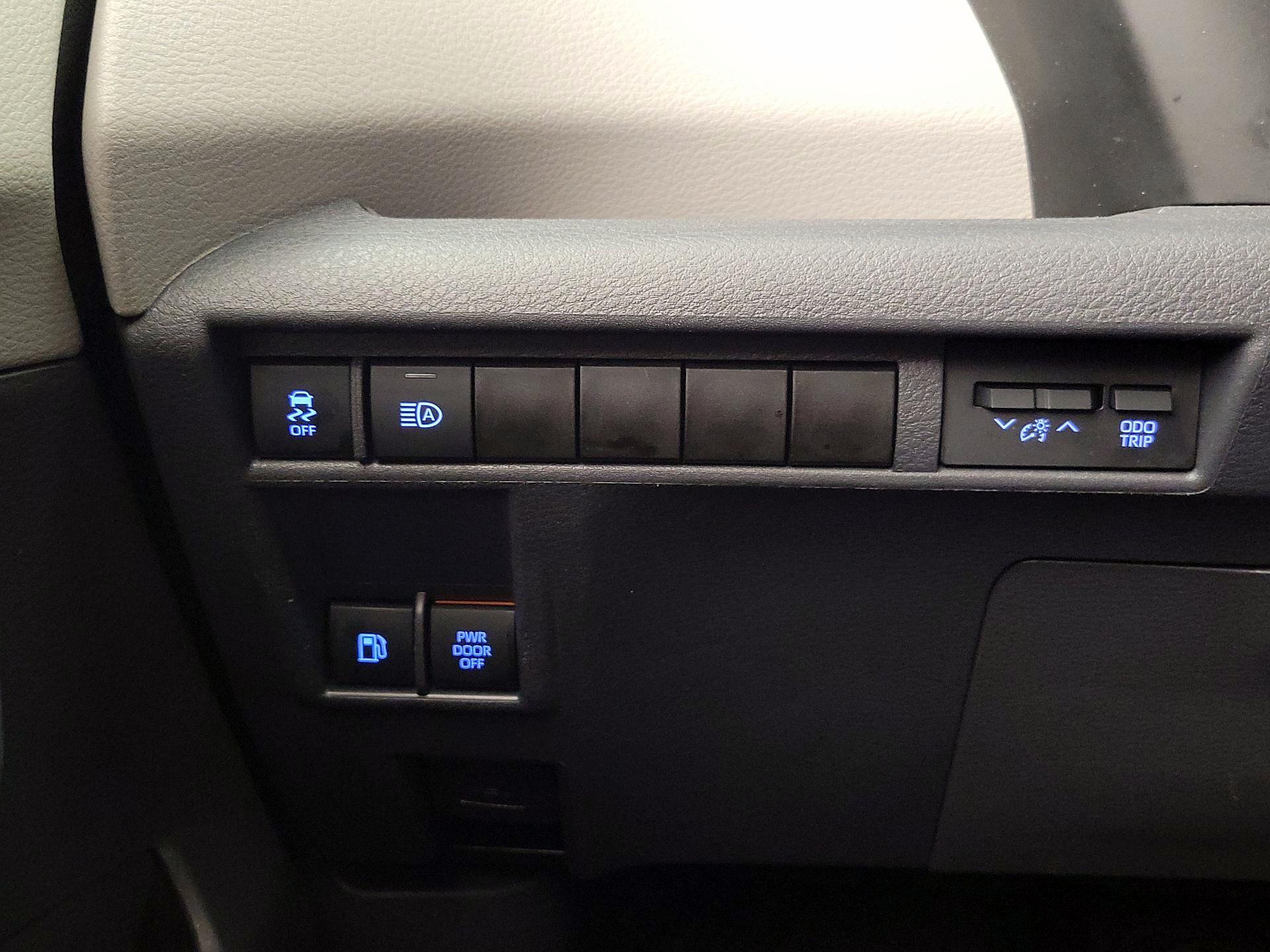 Thumbnail: 2021 Toyota Sienna - 13